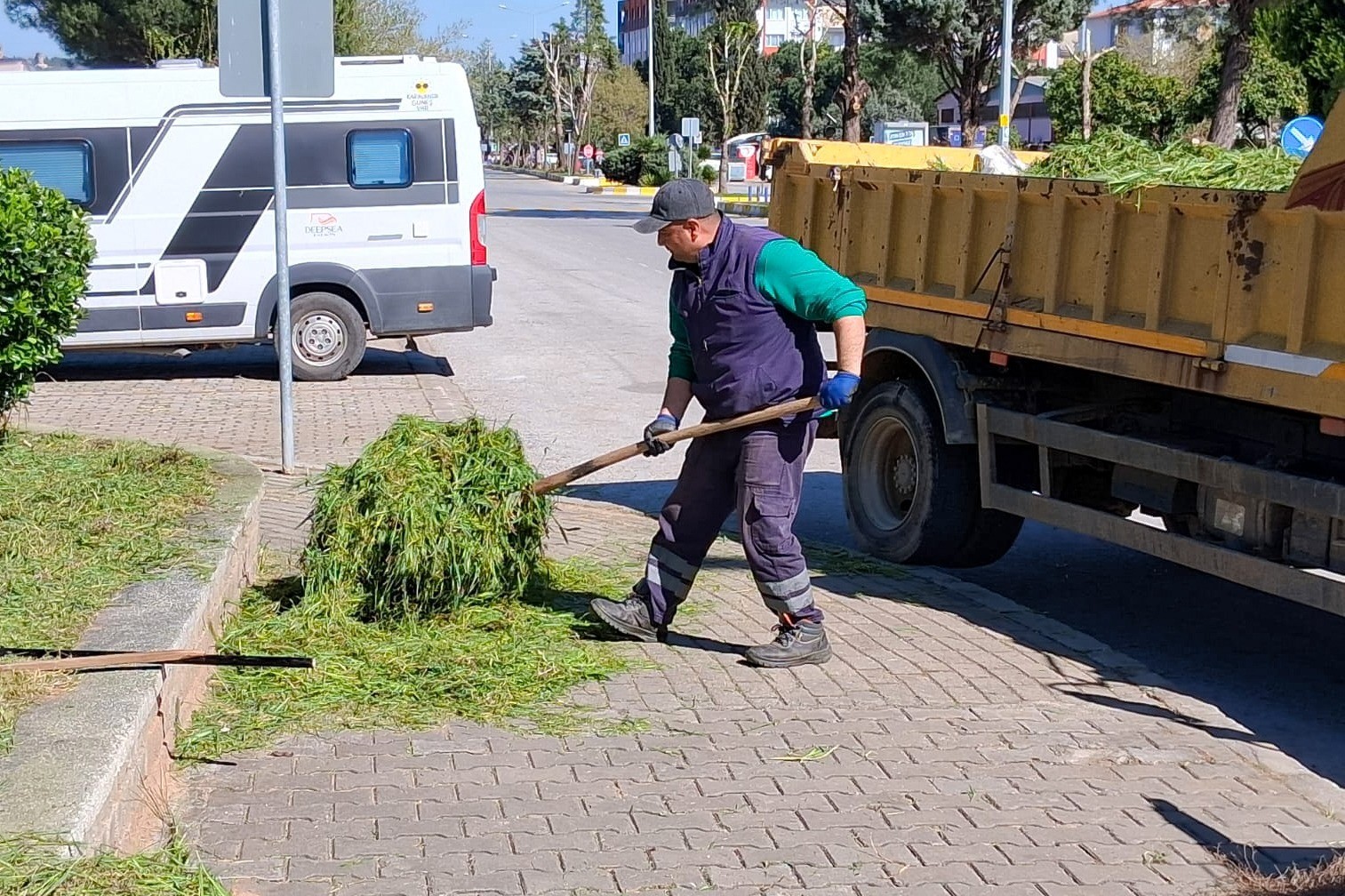 Efeler Belediyesi’nden çevre düzenlemesi
