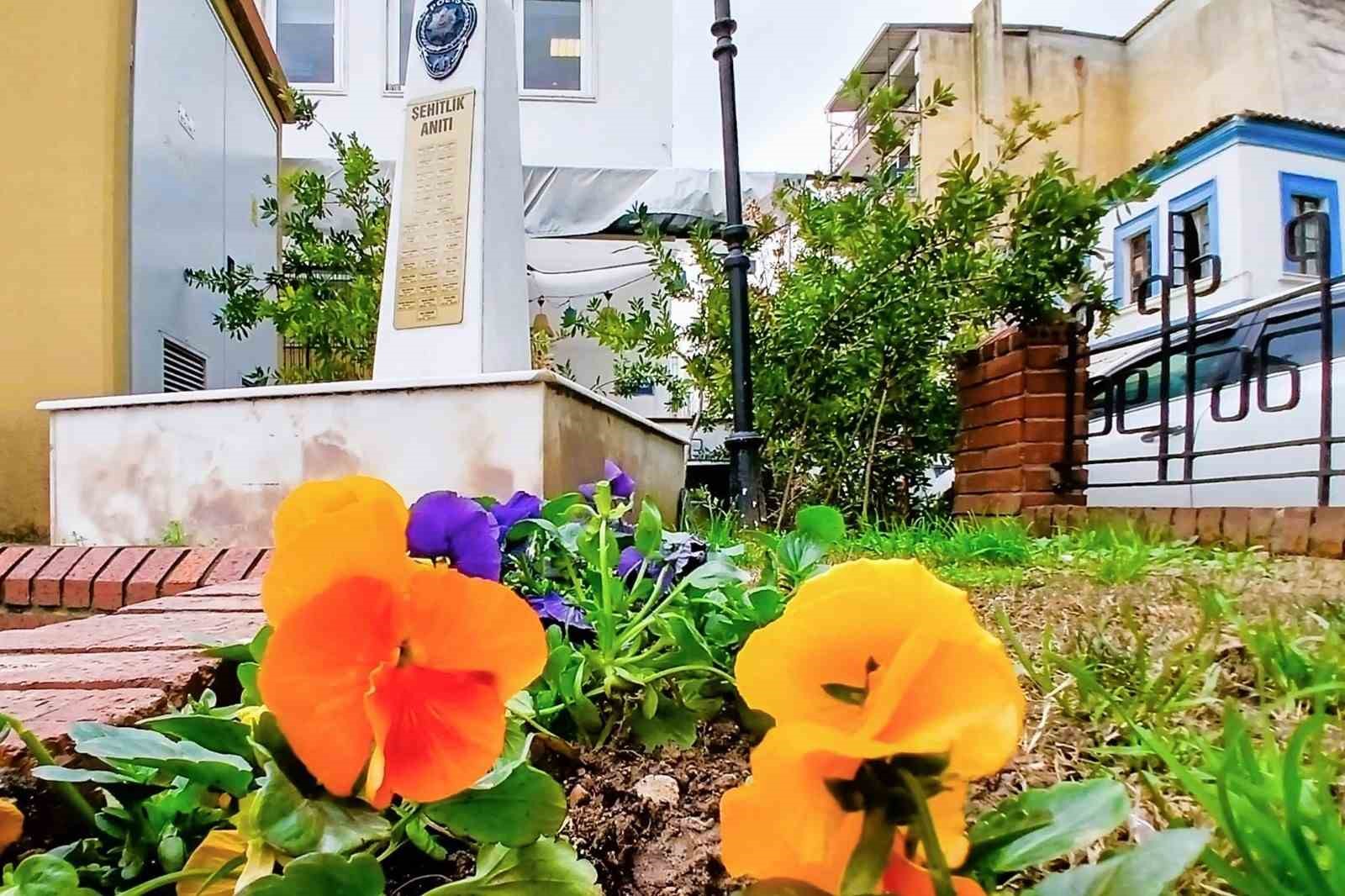 Efeler Belediyesi’nden çiçek düzenlemesi
