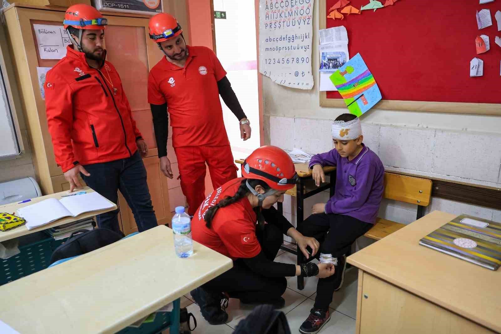 Efeler Belediyesi’nden miniklere afet eğitimi
