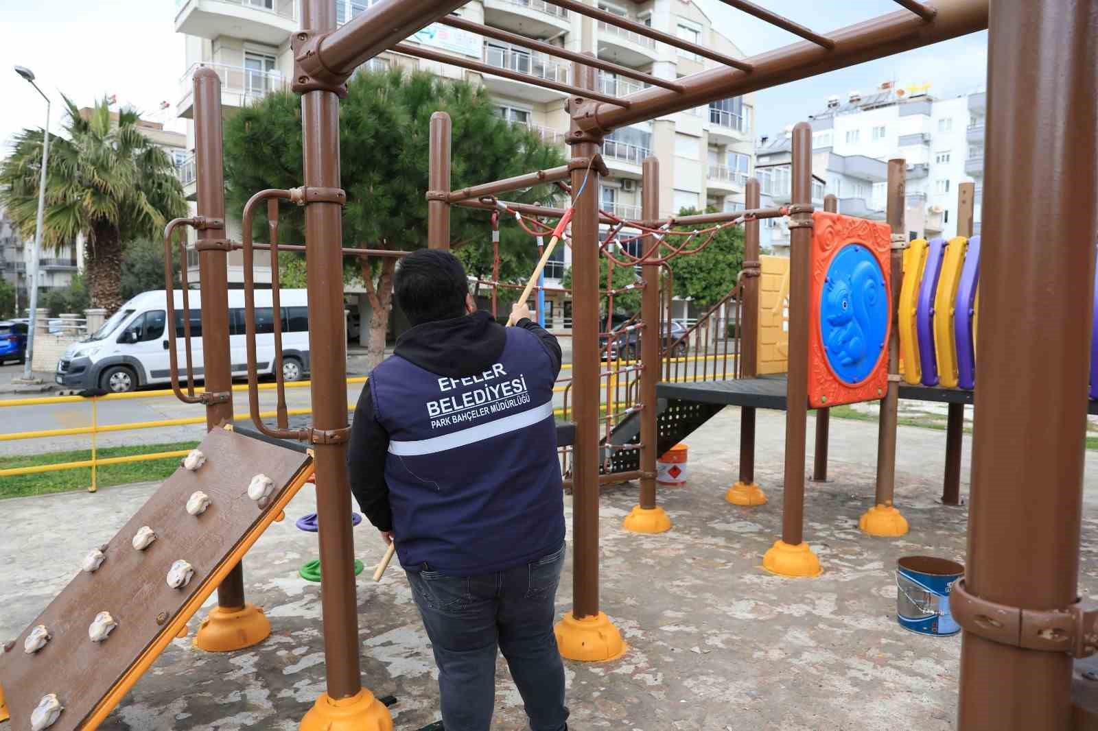 Efeler Belediyesi’nden parklarda bakım ve onarım çalışması
