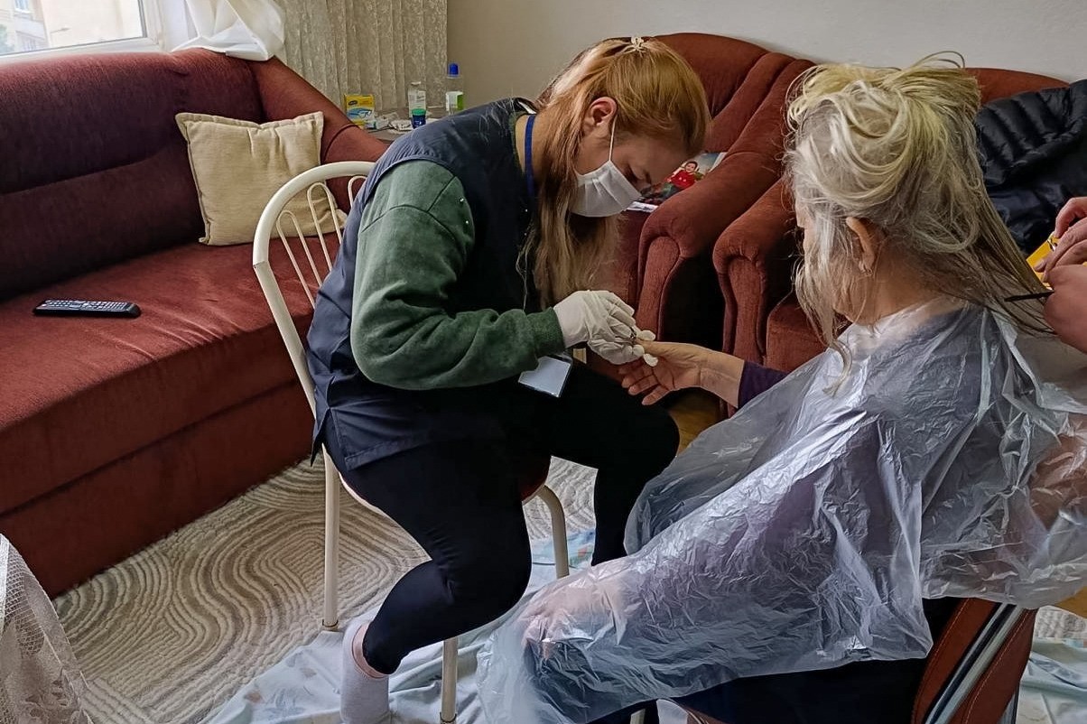 Efeler Belediyesi’nin Evde Bakım Hizmeti sürüyor
