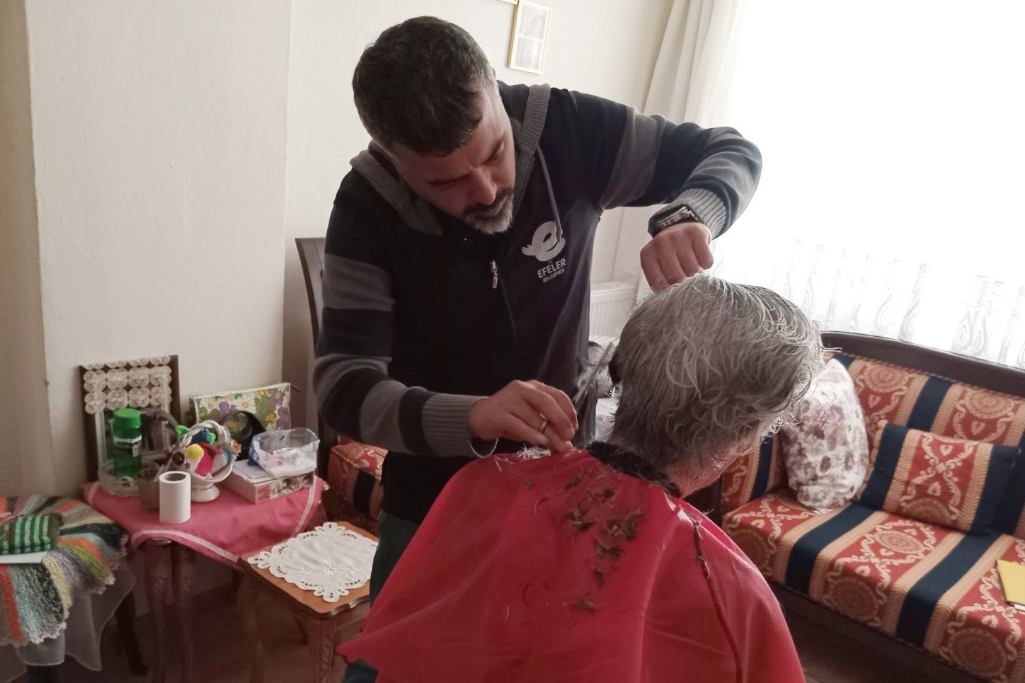 Efeler Belediyesi’nin ’evde bakım’ hizmetleri hayatı kolaylaştırıyor
