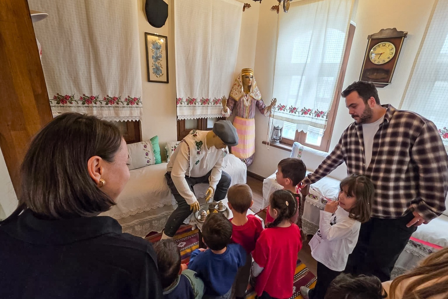 Efeler Belediyesi’nin tarihi mekanları Çanakkale Zaferi’nin yıldönümünde minikleri ağırladı
