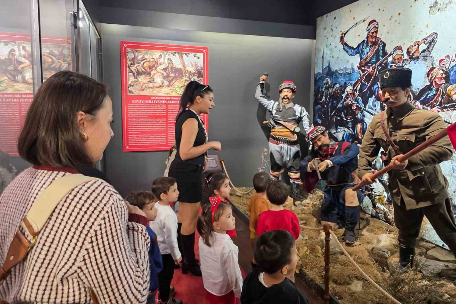 Efeler Belediyesi’nin tarihi mekanları Çanakkale Zaferi’nin yıldönümünde minikleri ağırladı
