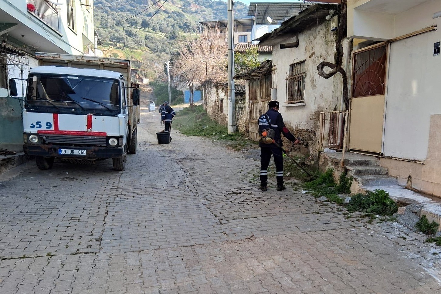 Efeler Belediyesi’nin yeşil alan çalışmaları sürüyor
