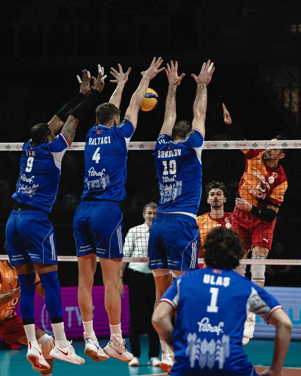 Efeler Ligi: Galatasaray: 3 - Halkbank: 0
