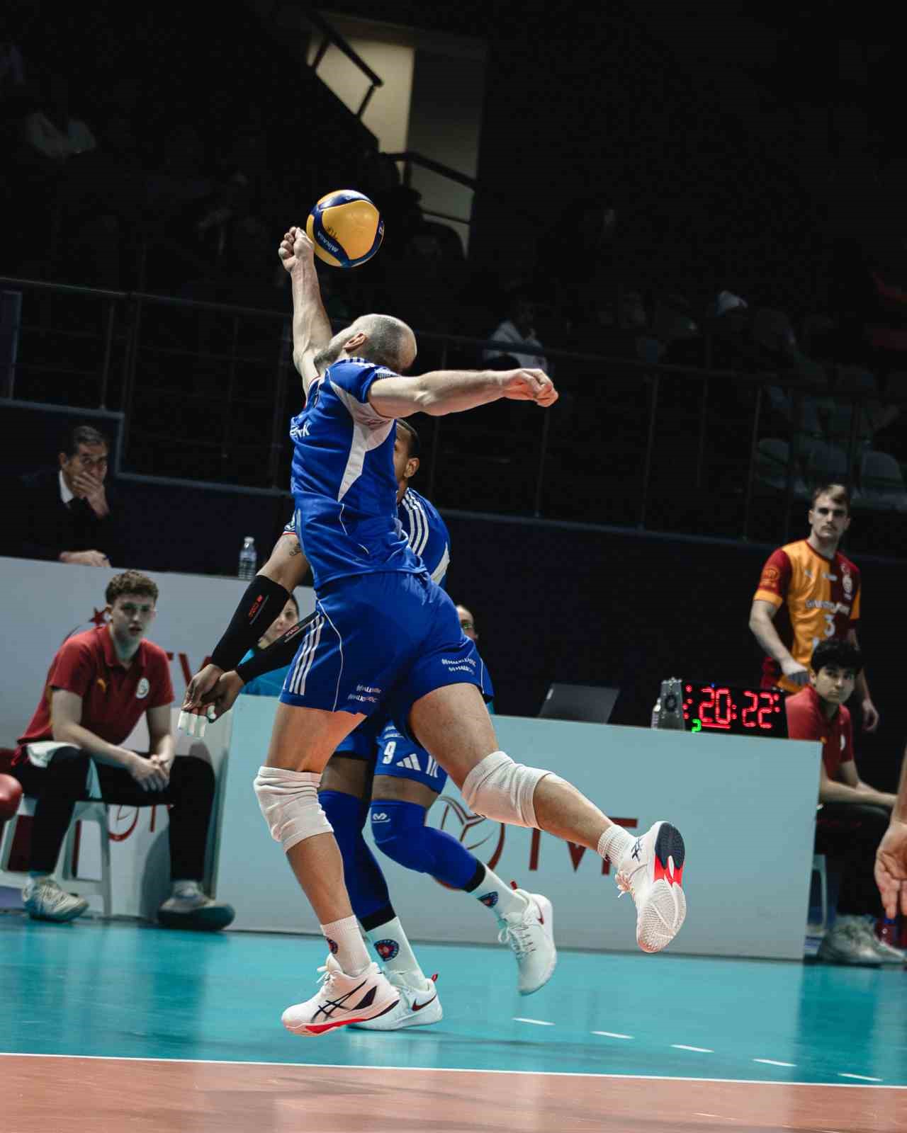 Efeler Ligi: Galatasaray: 3 - Halkbank: 0
