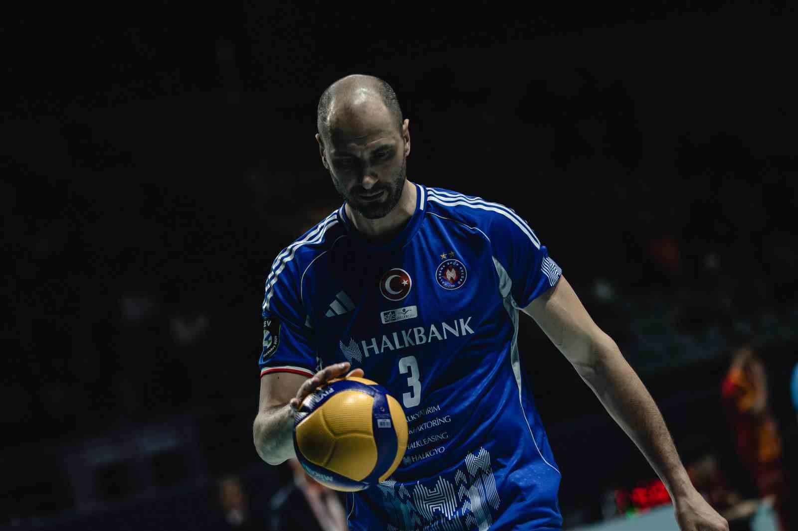 Efeler Ligi: Galatasaray: 3 - Halkbank: 0
