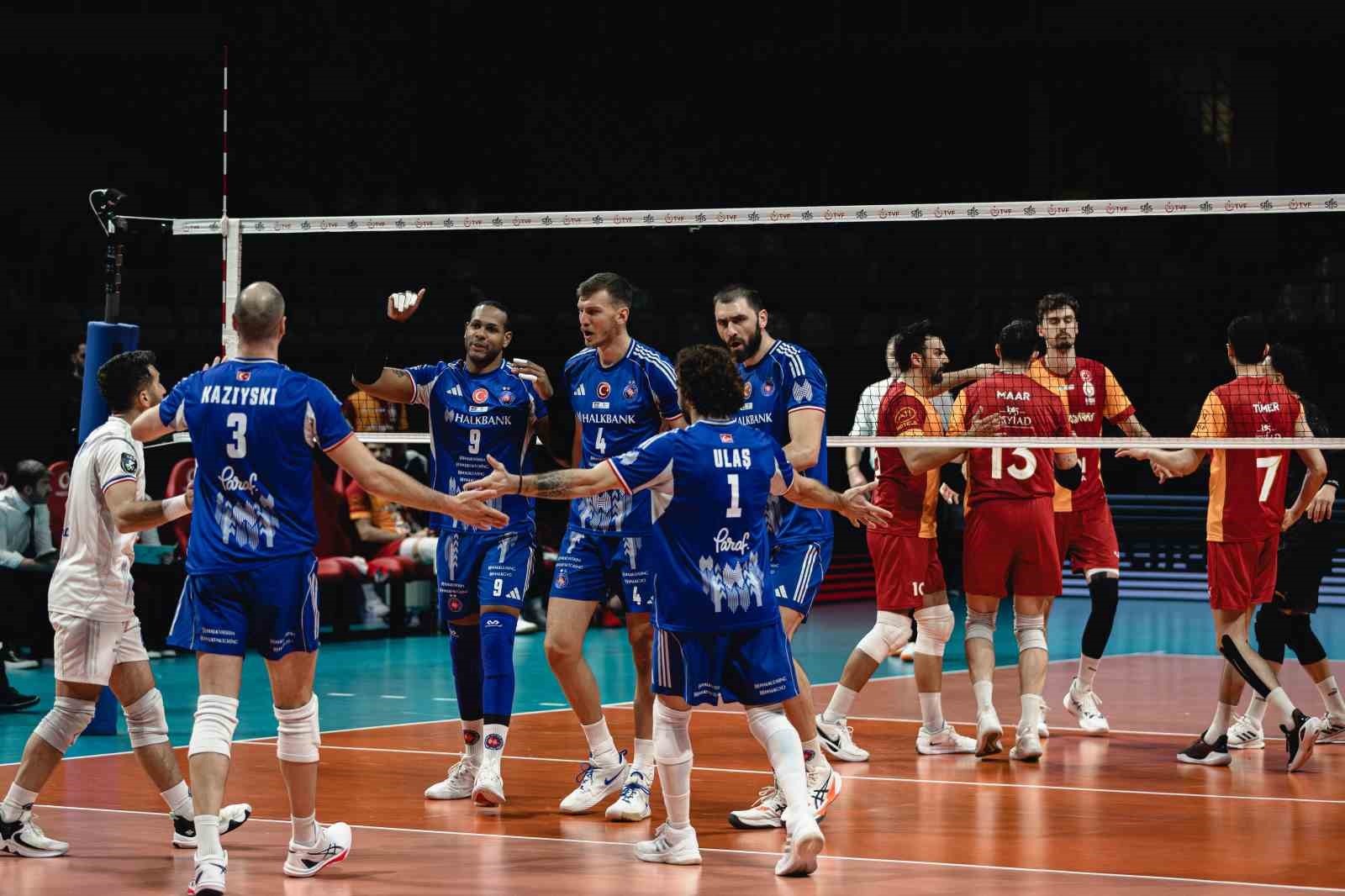 Efeler Ligi: Galatasaray: 3 - Halkbank: 0
