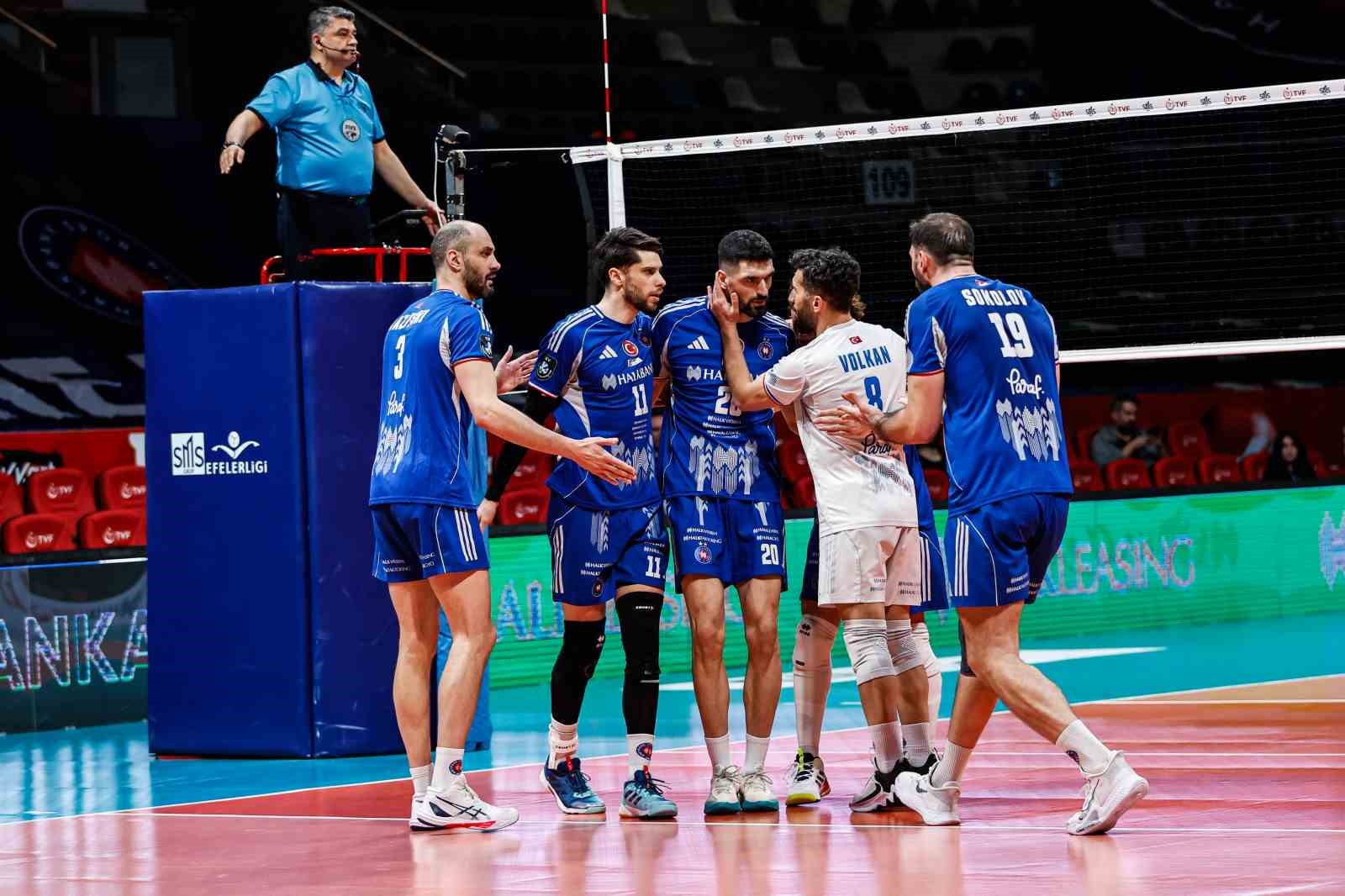 Efeler Ligi: Halkbank: 2 - Spor Toto: 3
