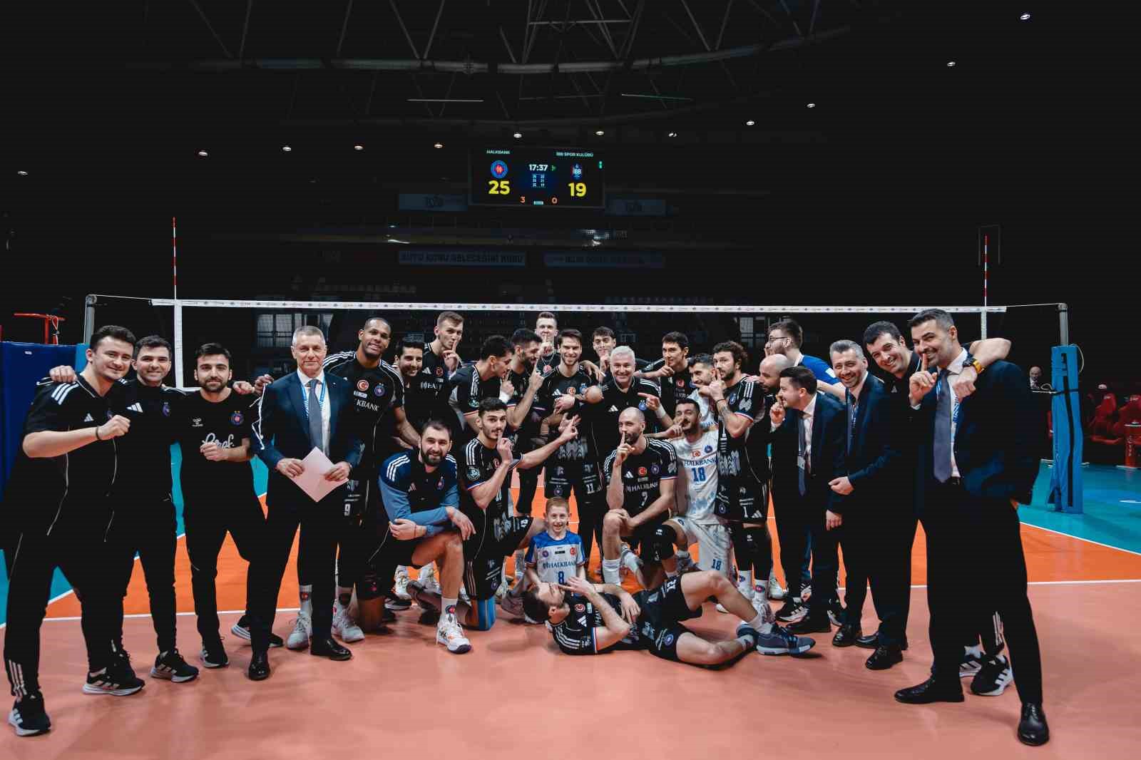 Efeler Ligi: Halkbank: 3 - İstanbul Büyükşehir Belediyespor: 0
