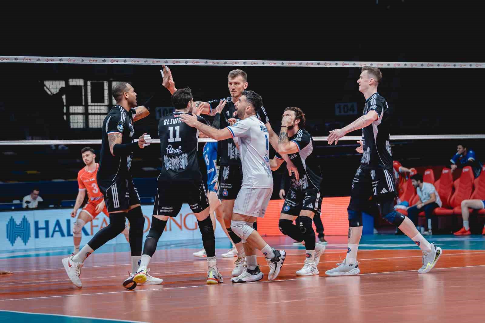 Efeler Ligi: Halkbank: 3 - İstanbul Büyükşehir Belediyespor: 0
