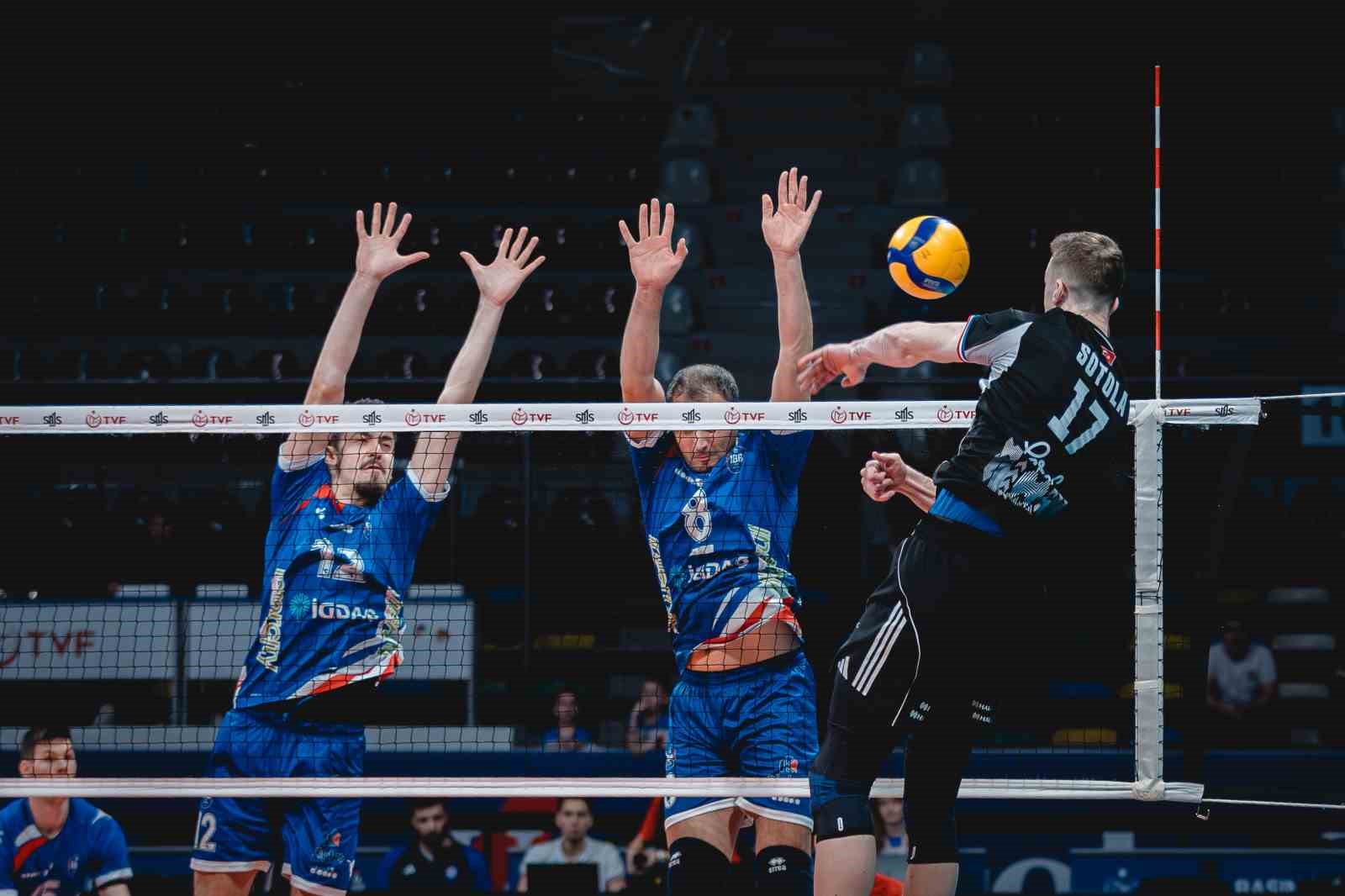 Efeler Ligi: Halkbank: 3 - İstanbul Büyükşehir Belediyespor: 0
