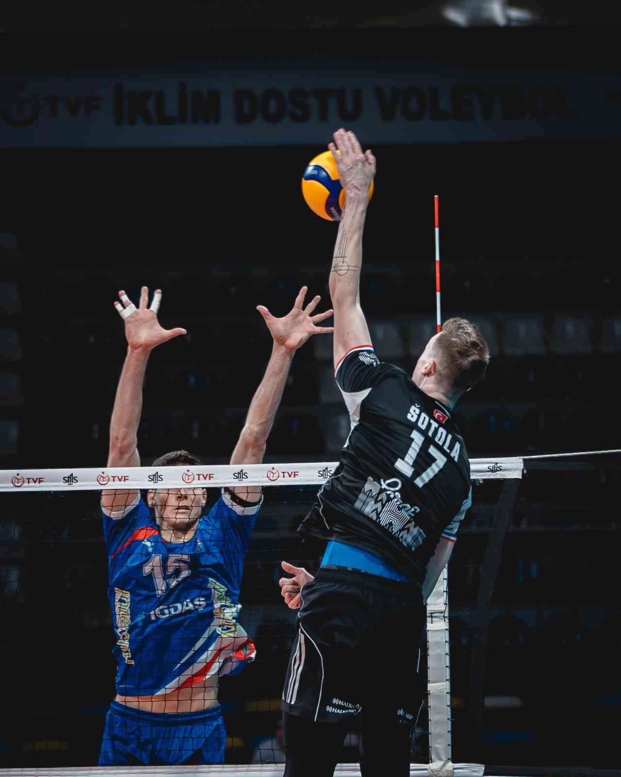 Efeler Ligi: Halkbank: 3 - İstanbul Büyükşehir Belediyespor: 0

