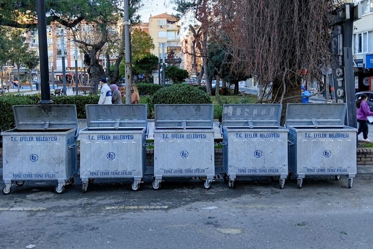 Efeler’de çöp konteynerleri yenileniyor
