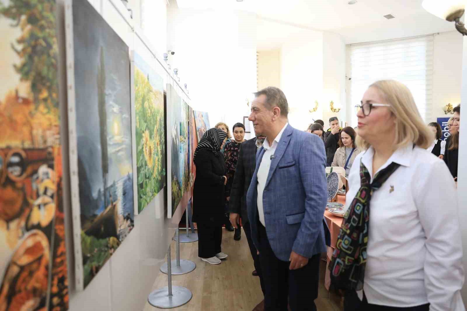 Efeler’de el emeği göz nuru eserler görücüye çıktı
