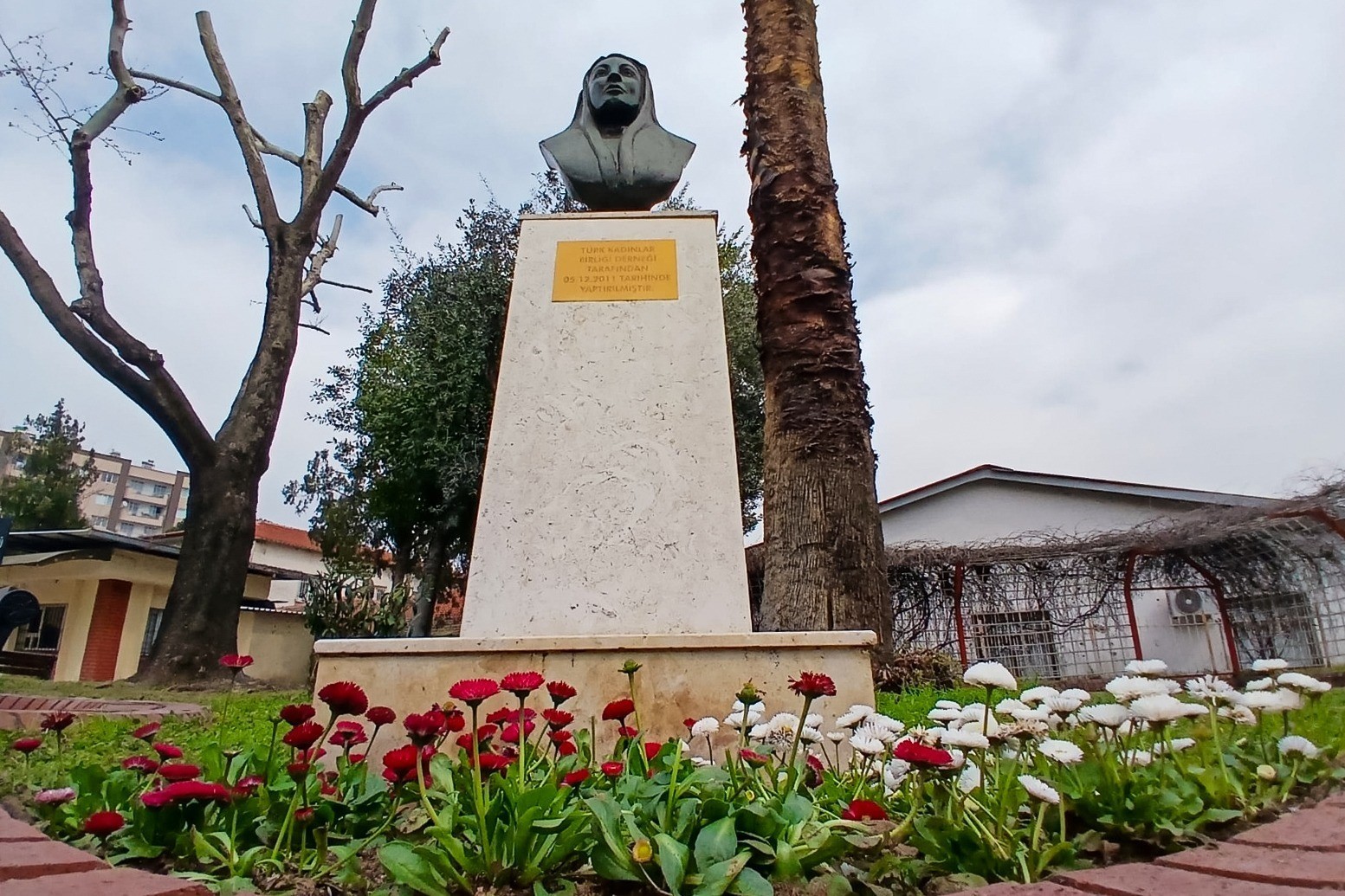 Efeler’de Gül Esin Parkı yeni yüzüyle hizmete açıldı
