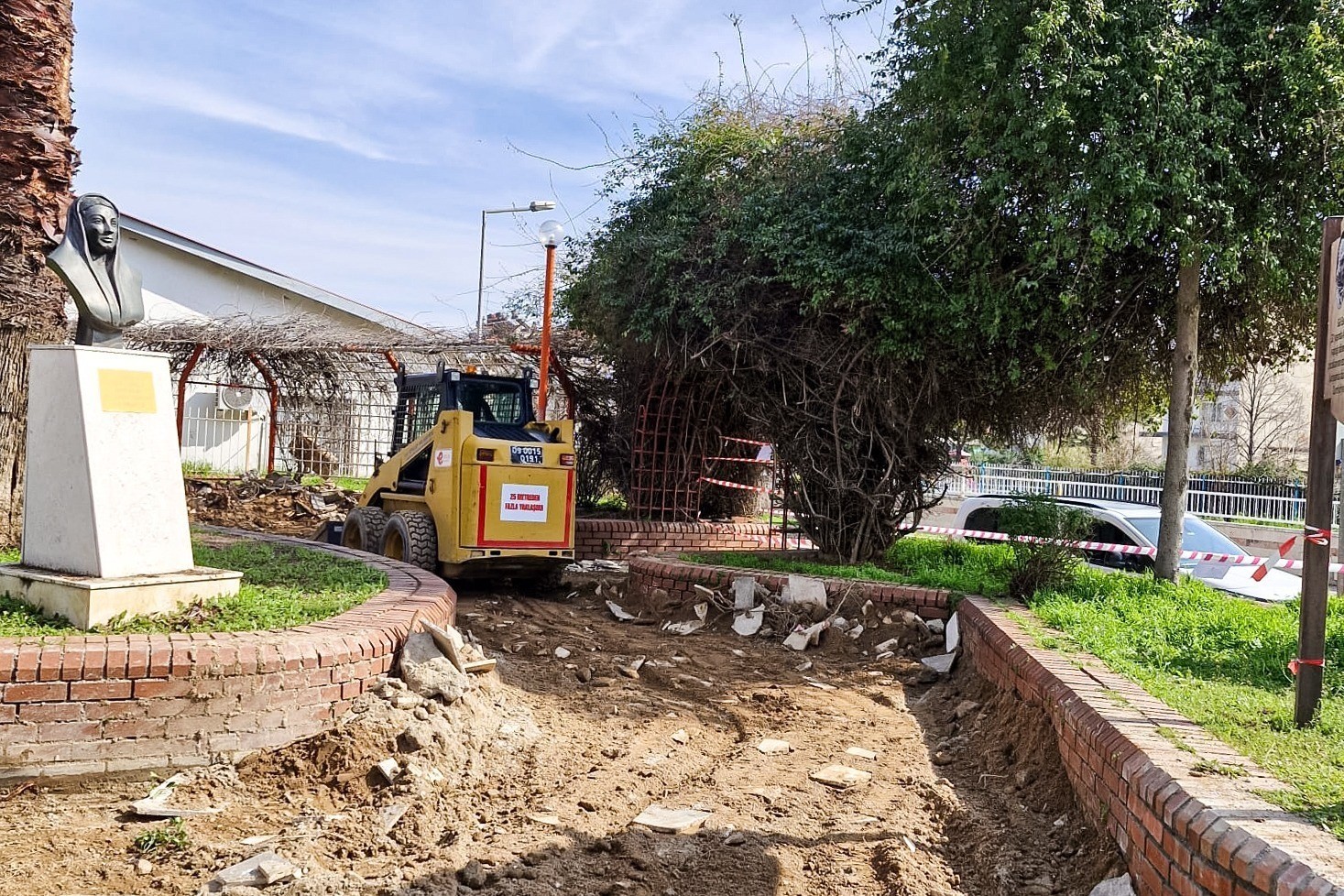 Efeler’de Gül Esin Parkı yeni yüzüyle hizmete açıldı
