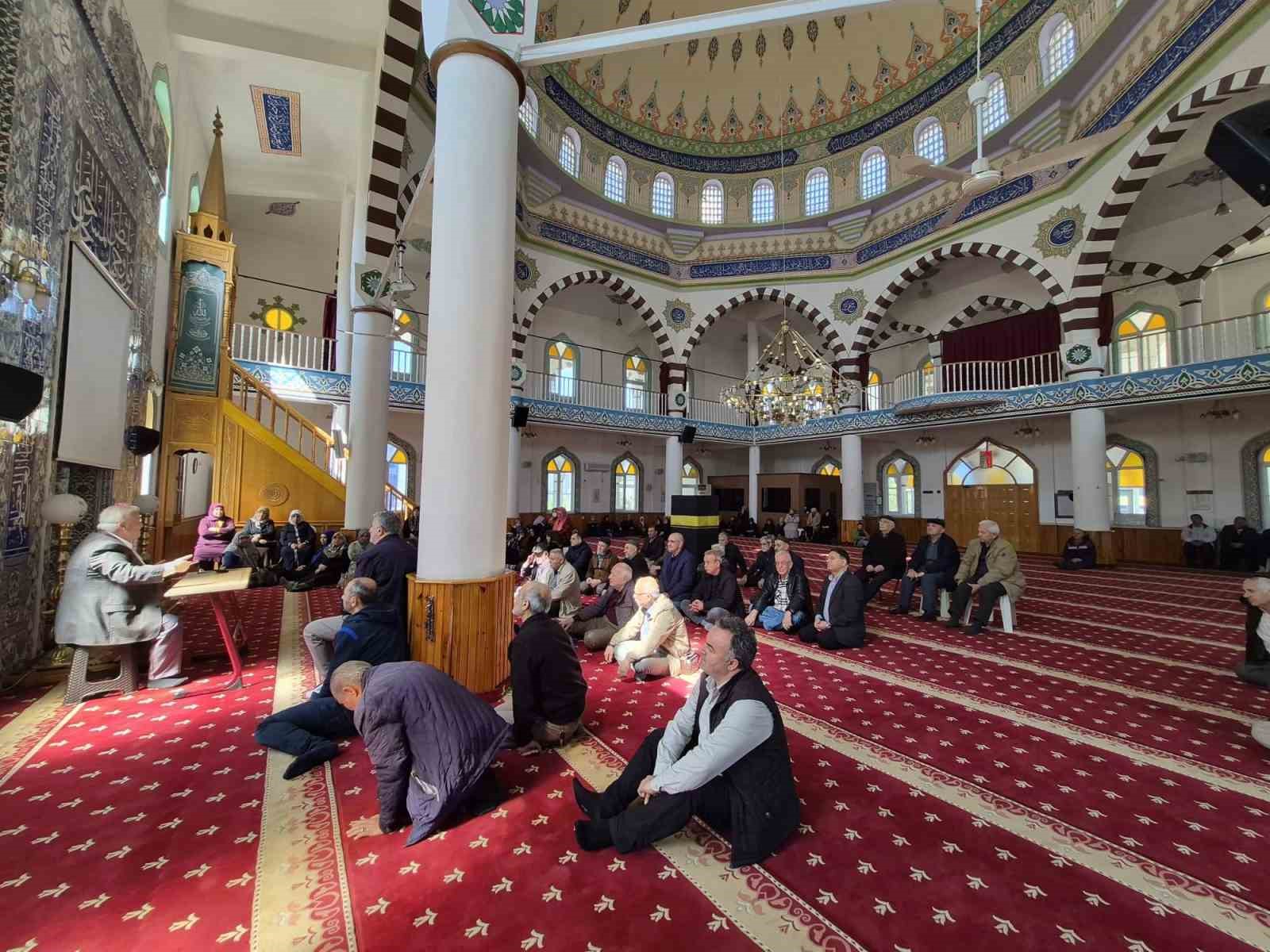 Efeler’de hacı adaylarına eğitim semineri verildi
