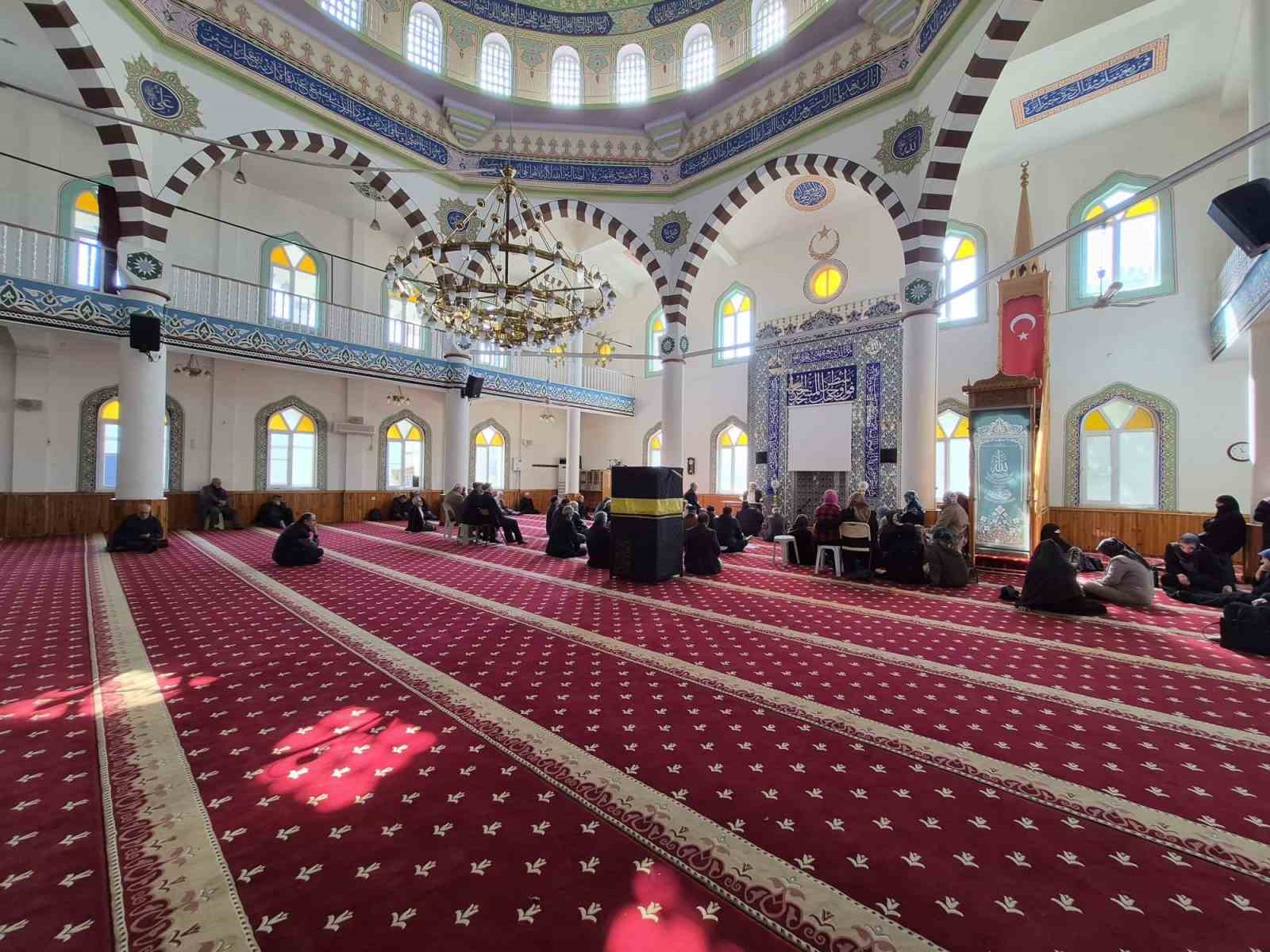 Efeler’de hacı adaylarına eğitim semineri verildi
