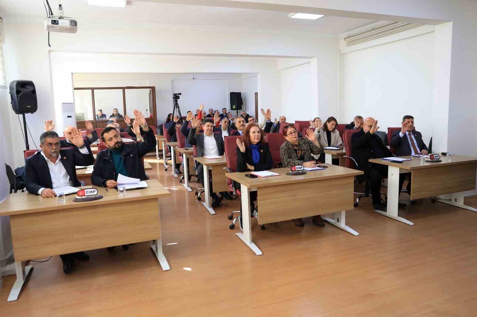 Efeler’de hizmet odaklı tahsisler belediye meclisinden geçti
