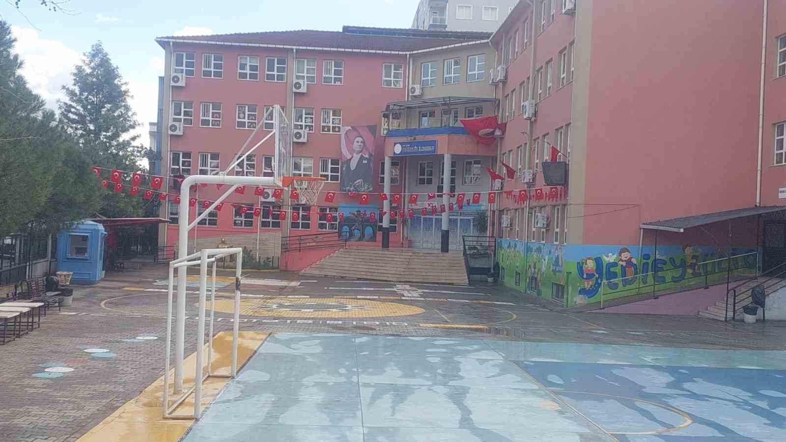 Efeler’de ikinci dönem "Bayrak Sevgisi" dersiyle başlayacak
Efeler’de ikinci dönem "Bayrak Sevgisi" dersiyle başlayacak