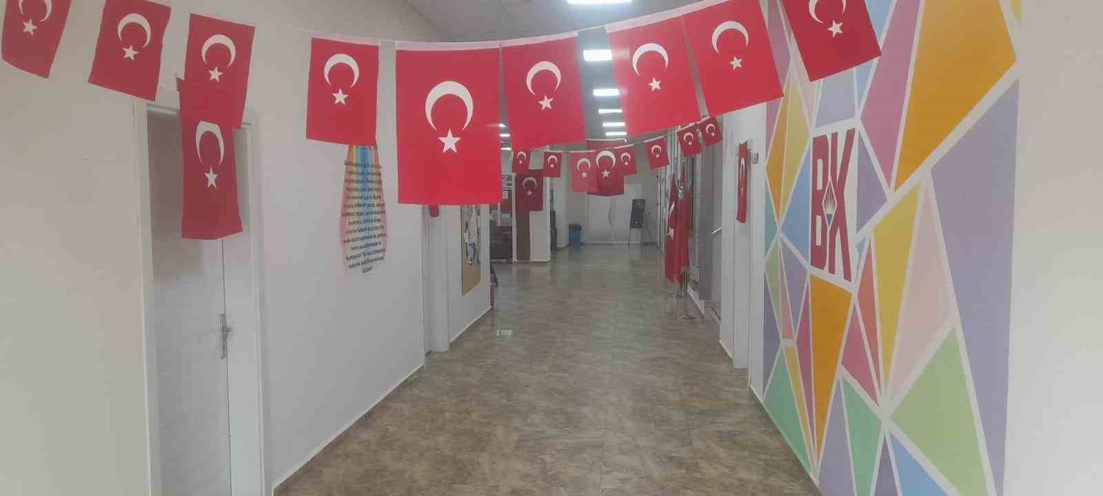 Efeler’de ikinci dönem "Bayrak Sevgisi" dersiyle başlayacak
Efeler’de ikinci dönem "Bayrak Sevgisi" dersiyle başlayacak