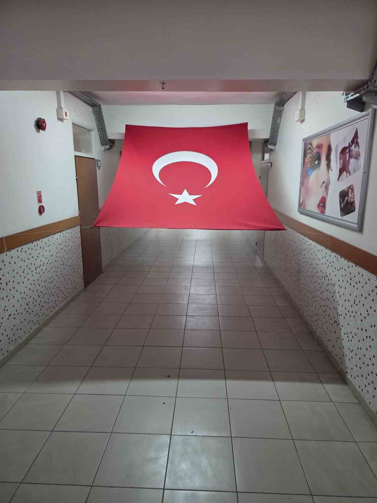 Efeler’de ikinci dönem "Bayrak Sevgisi" dersiyle başlayacak
Efeler’de ikinci dönem "Bayrak Sevgisi" dersiyle başlayacak