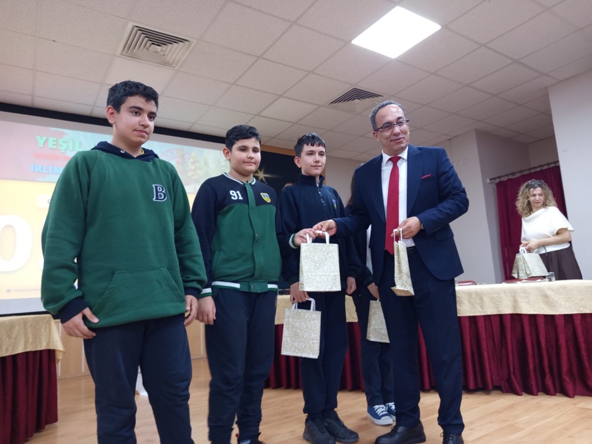 Efeler’de ’İklim Krizi ile Mücadele’ münazarası tamamlandı
