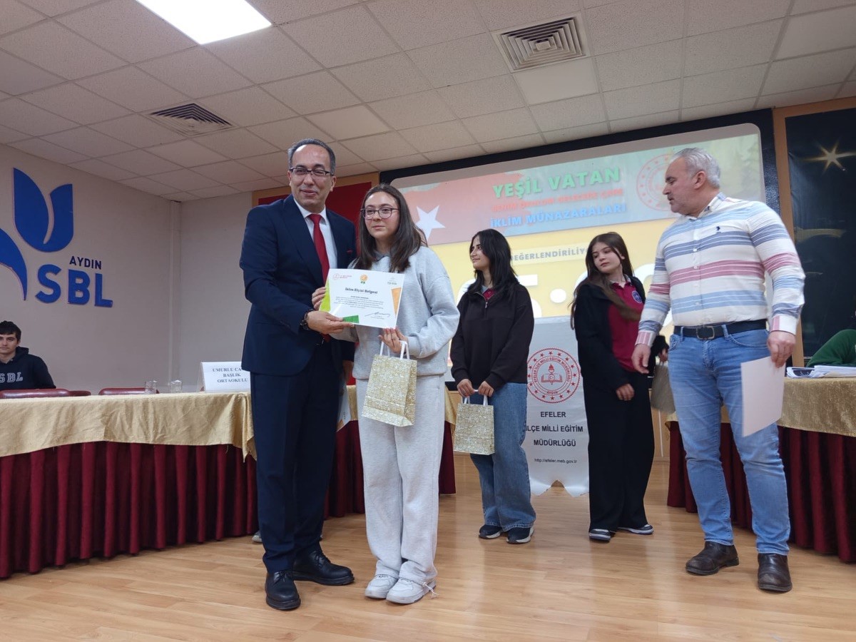 Efeler’de ’İklim Krizi ile Mücadele’ münazarası tamamlandı
