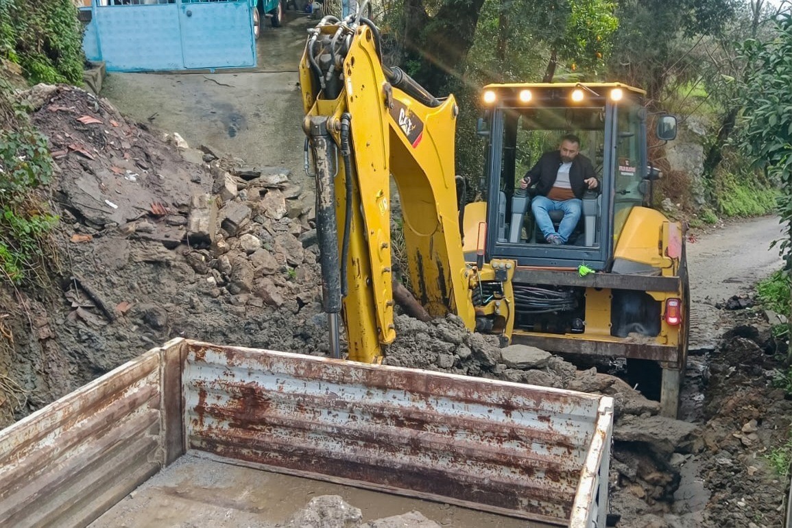 Efeler’de kapanan yollar açılıyor
