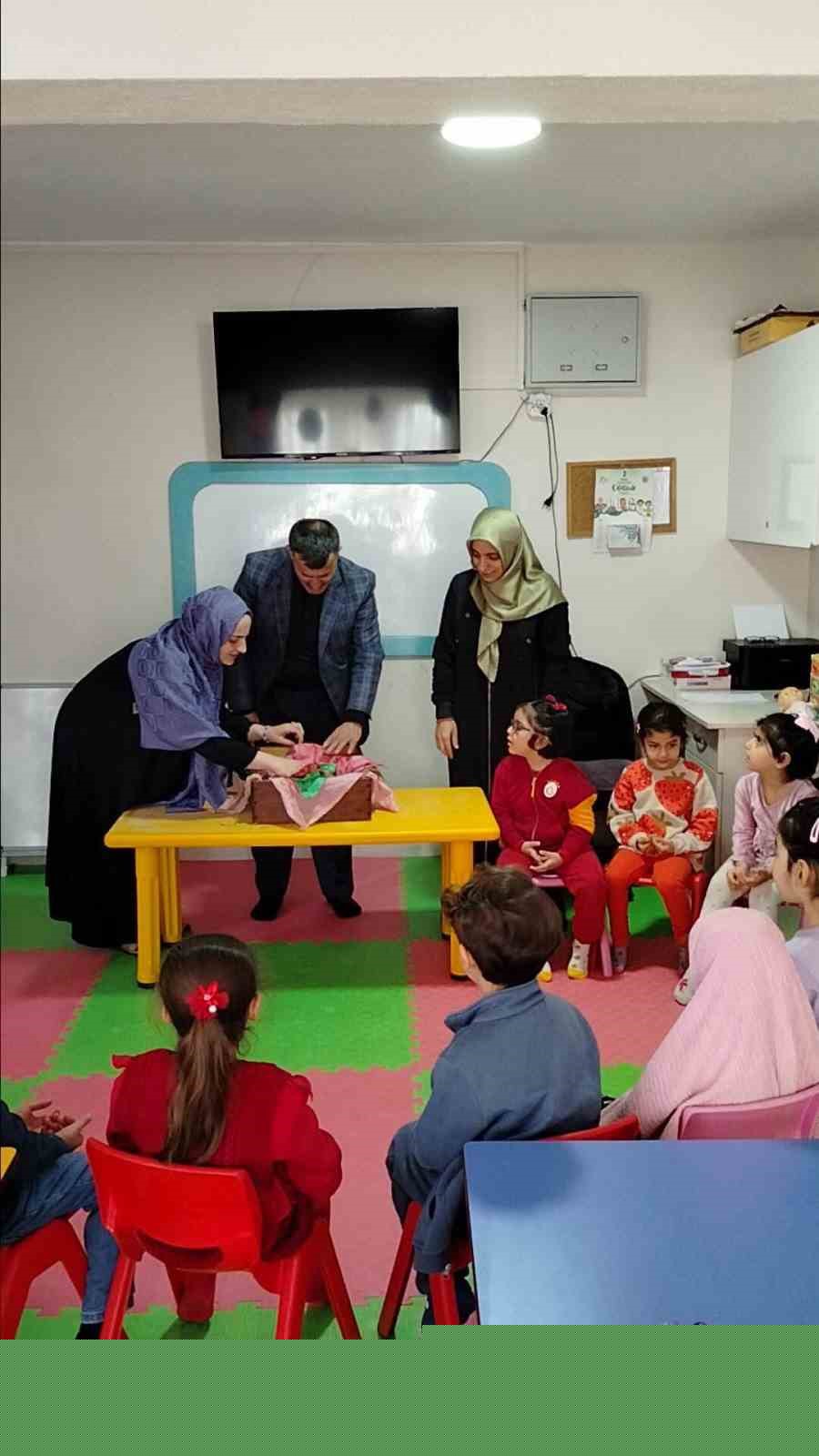 Efeler’de minikler Sakal-ı Şerif’i ziyaret etti
