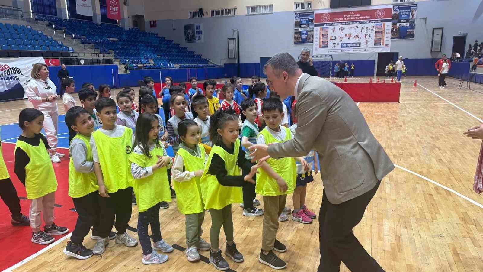 Efeler’de minikler sporla buluştu
