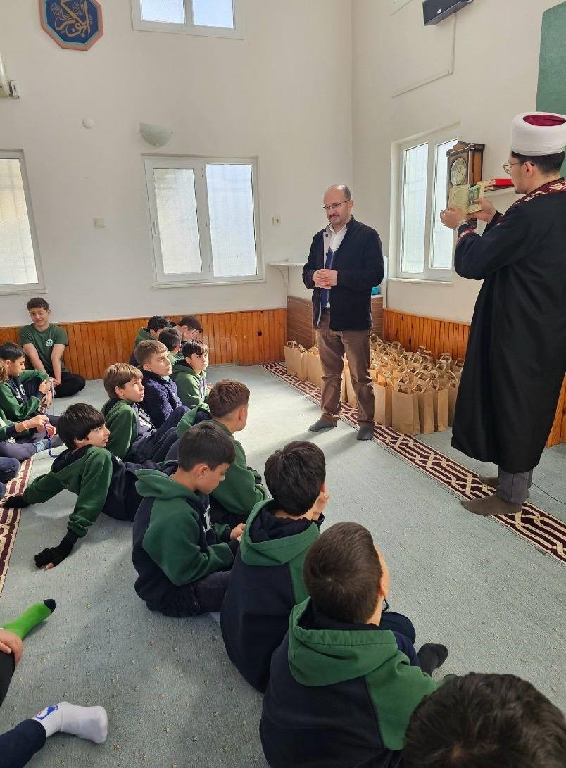 Efeler’de öğrencilere Ramazan ve oruç bilinci anlatıldı
