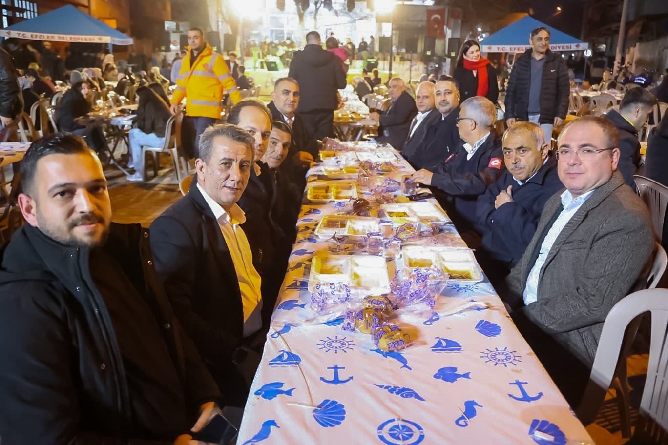 Efeler’de vatandaşlar aynı sofrada buluştu
