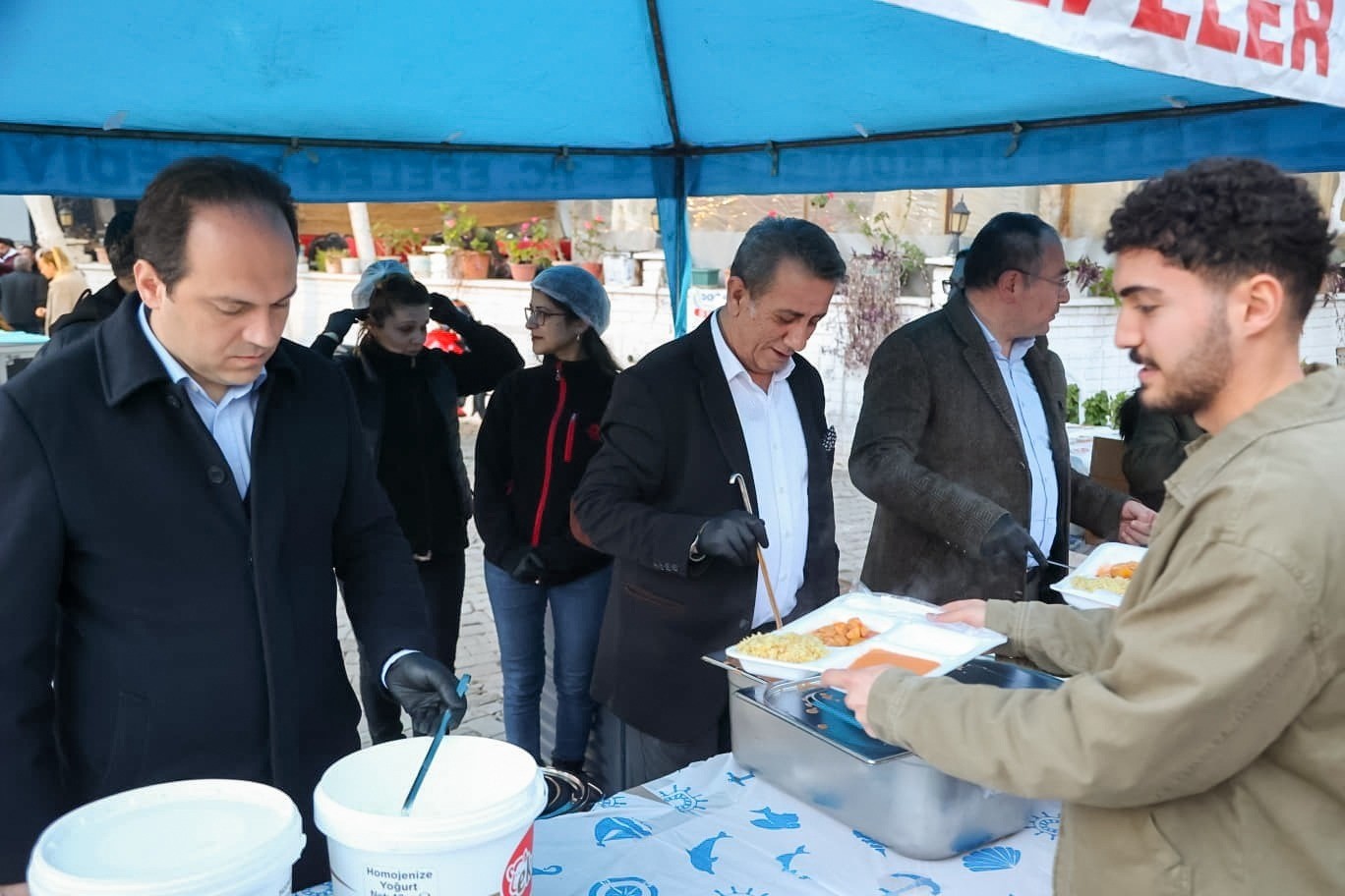 Efeler’de vatandaşlar aynı sofrada buluştu
