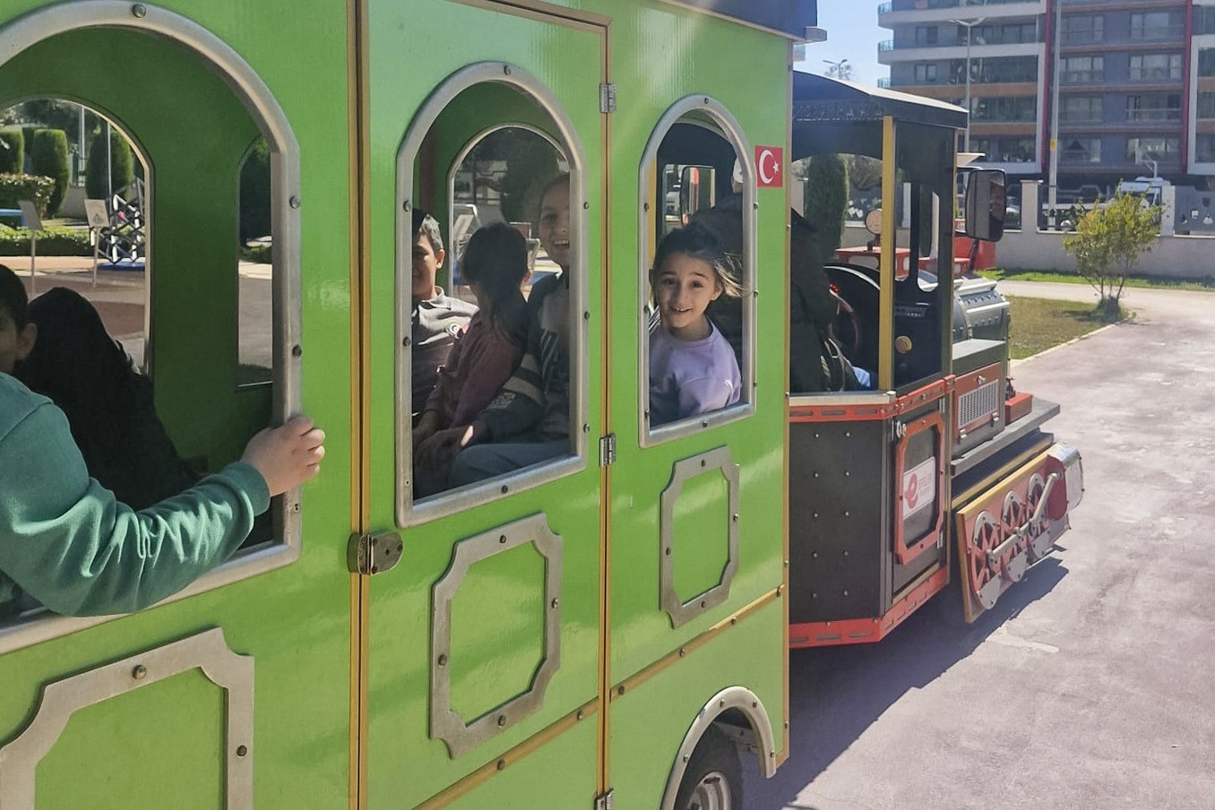 Efeler’in bilim parkı miniklere yol gösteriyor
