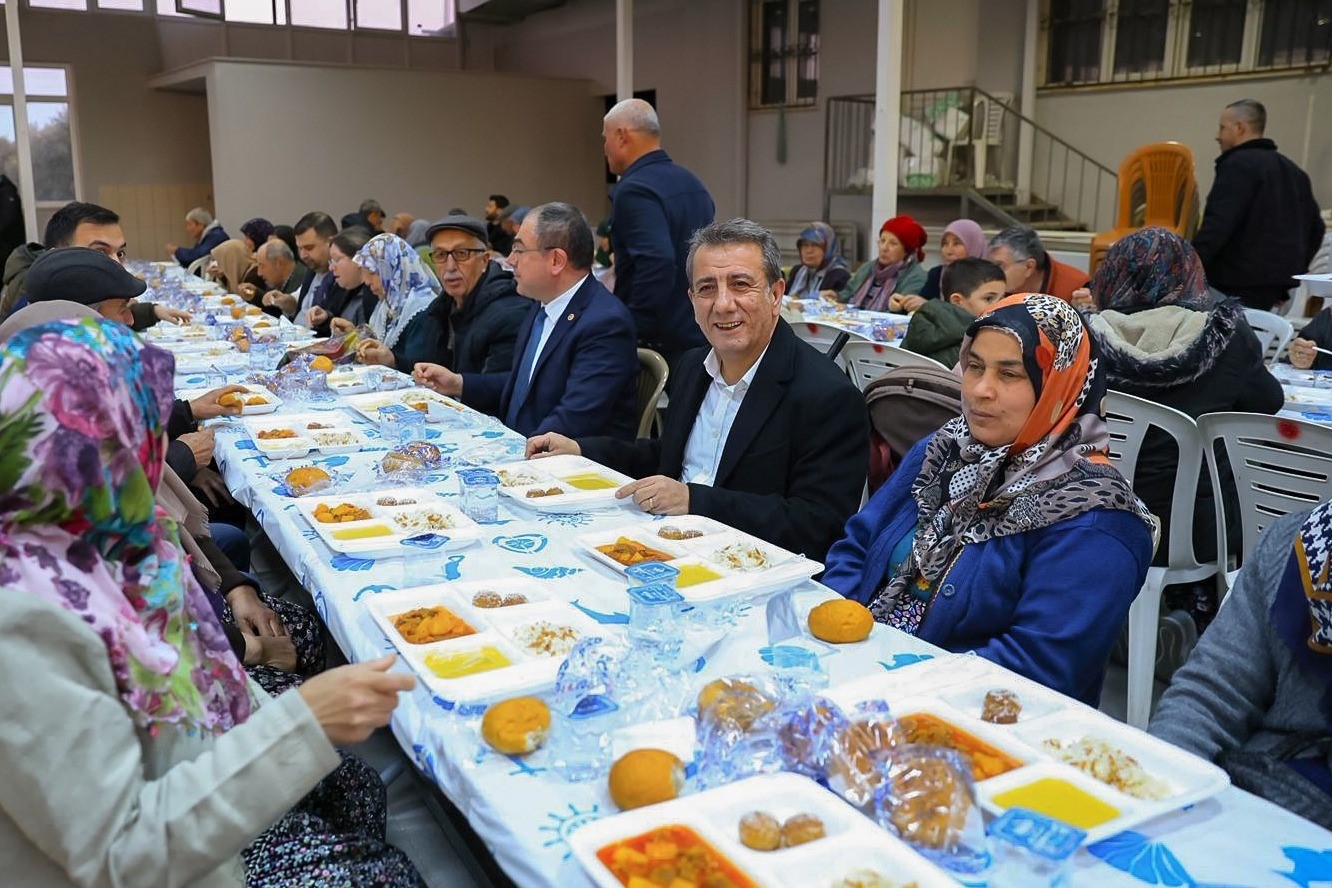 Efeler’in ilk iftar sofrası Alanlı Mahallesi’nde kuruldu
