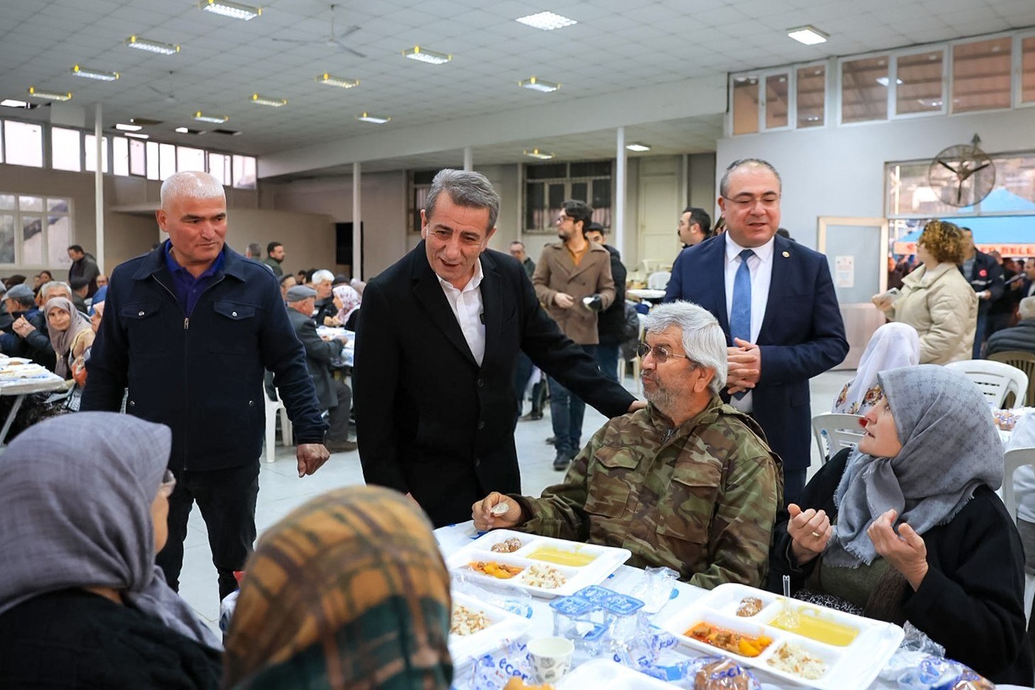 Efeler’in ilk iftar sofrası Alanlı Mahallesi’nde kuruldu
