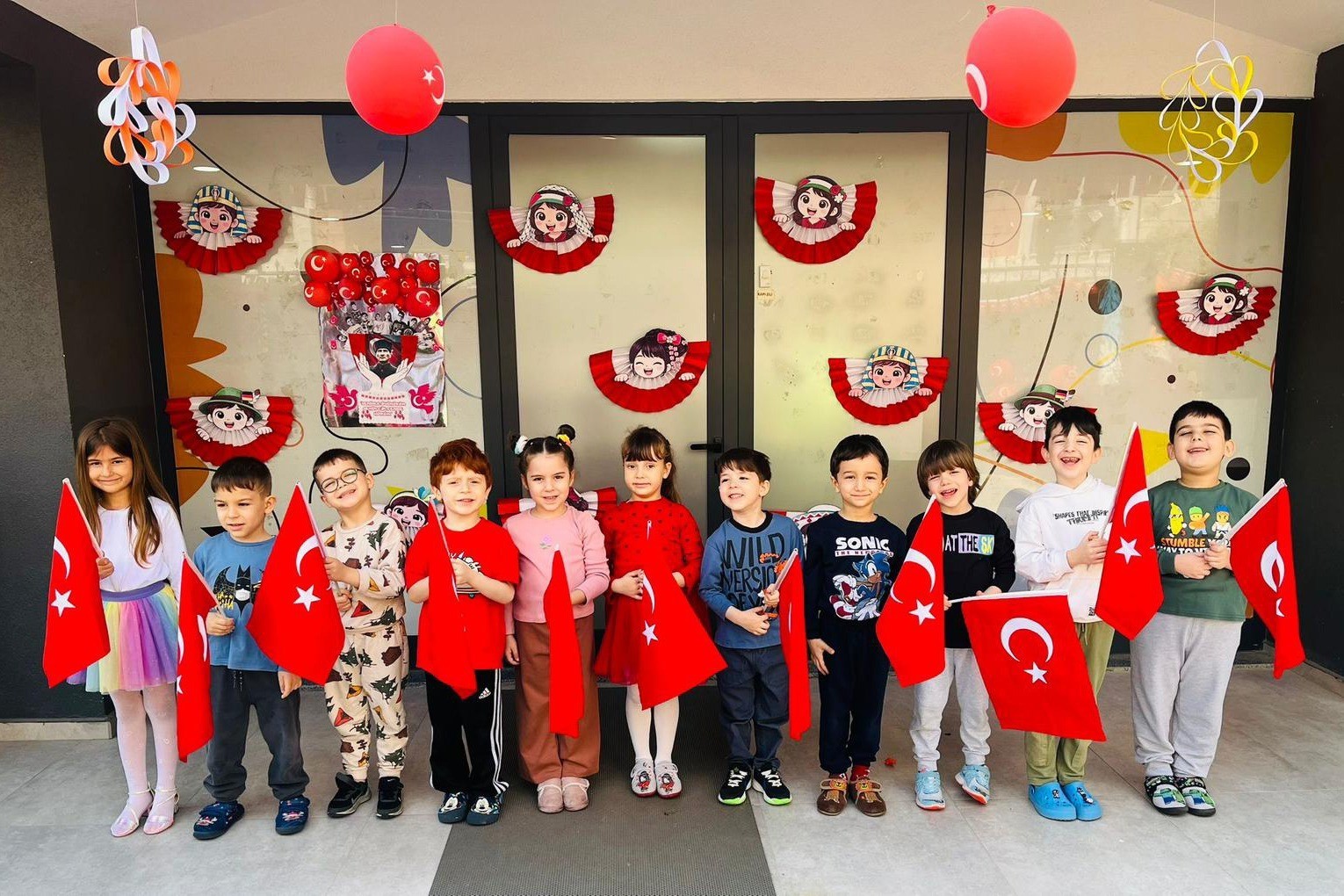 Efeler’in minikleri 23 Nisan’ı kutladı
