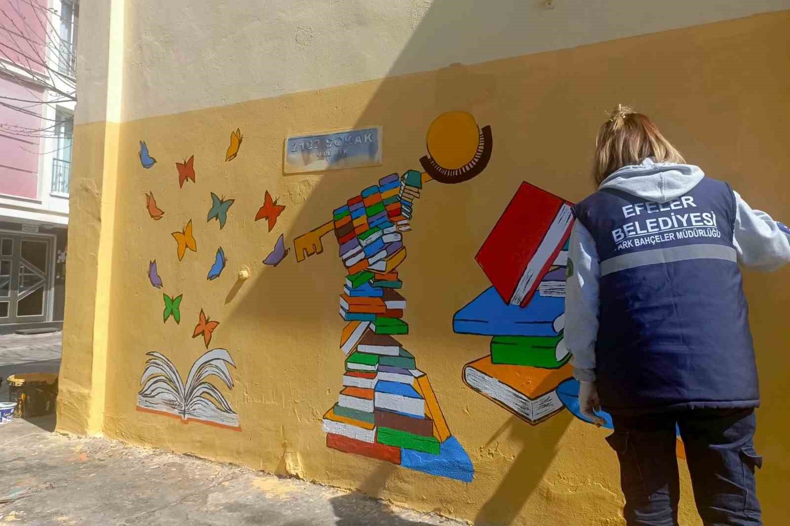 Efeler’in parkları renkleniyor
