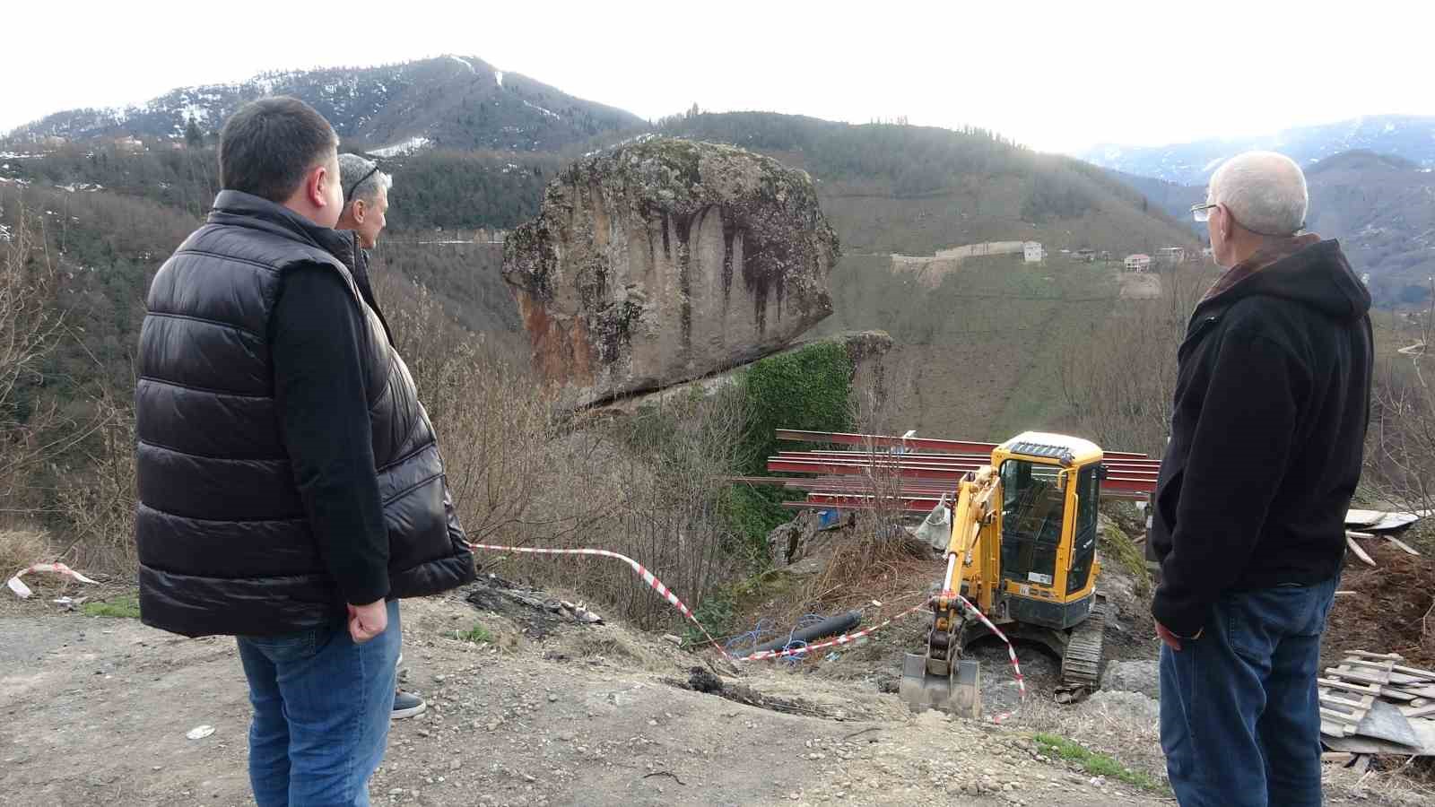 Efsaneyi duyan geliyor, Gelin Kayası turizme kazandırılıyor
Efsaneyi duyan geliyor, Gelin Kayası turizme kazandırılıyor