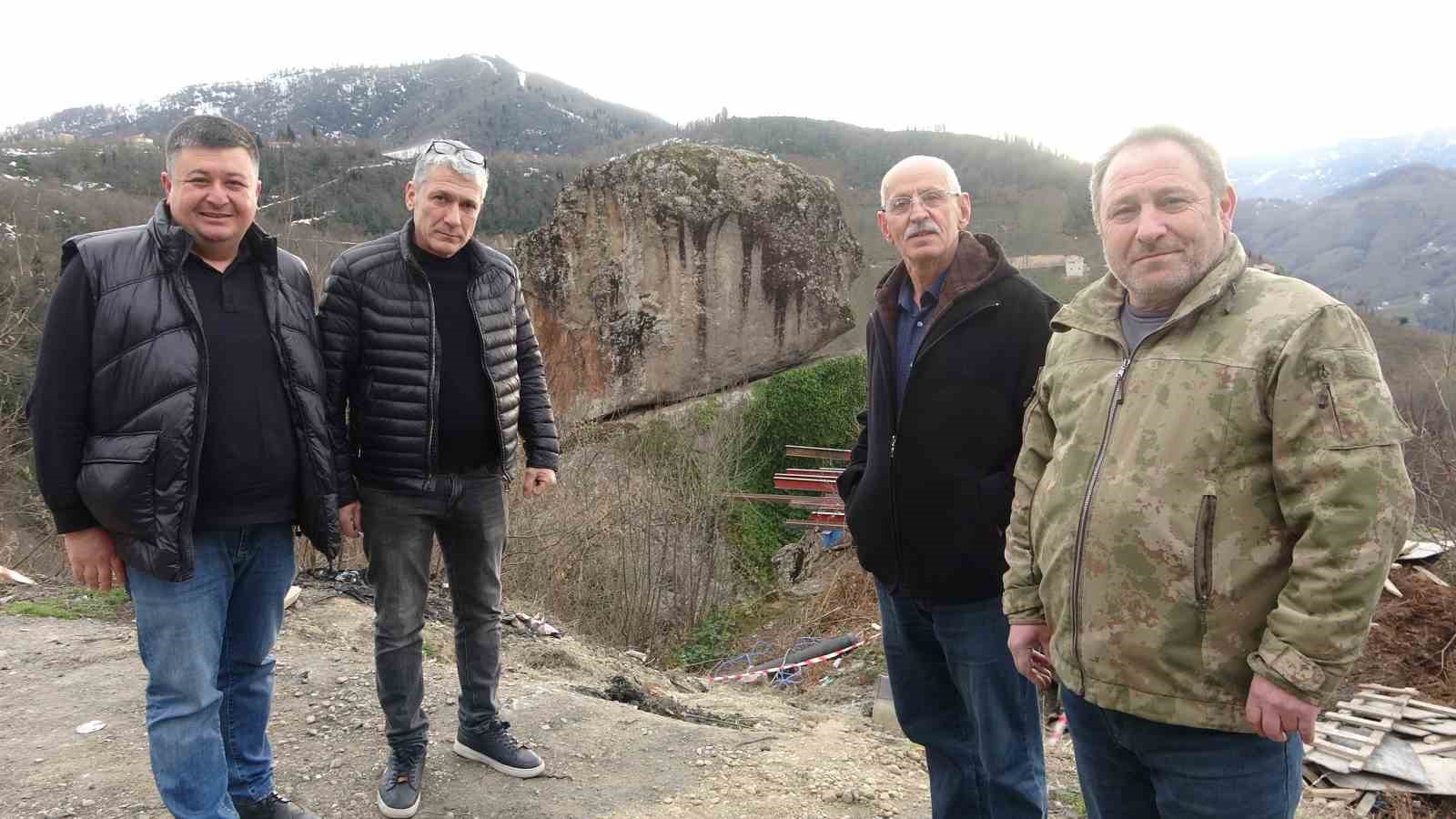 Efsaneyi duyan geliyor, Gelin Kayası turizme kazandırılıyor
Efsaneyi duyan geliyor, Gelin Kayası turizme kazandırılıyor