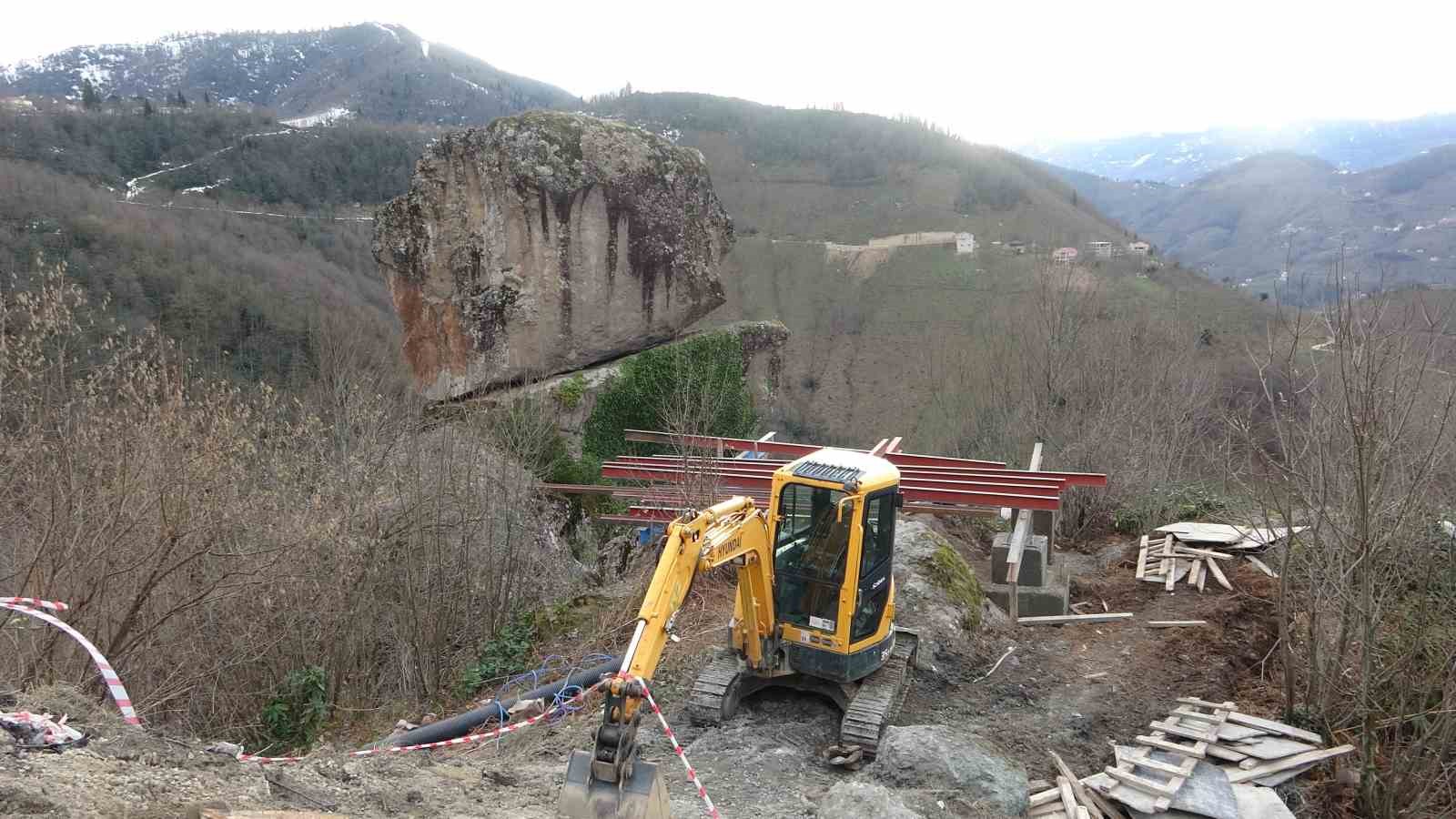 Efsaneyi duyan geliyor, Gelin Kayası turizme kazandırılıyor
Efsaneyi duyan geliyor, Gelin Kayası turizme kazandırılıyor