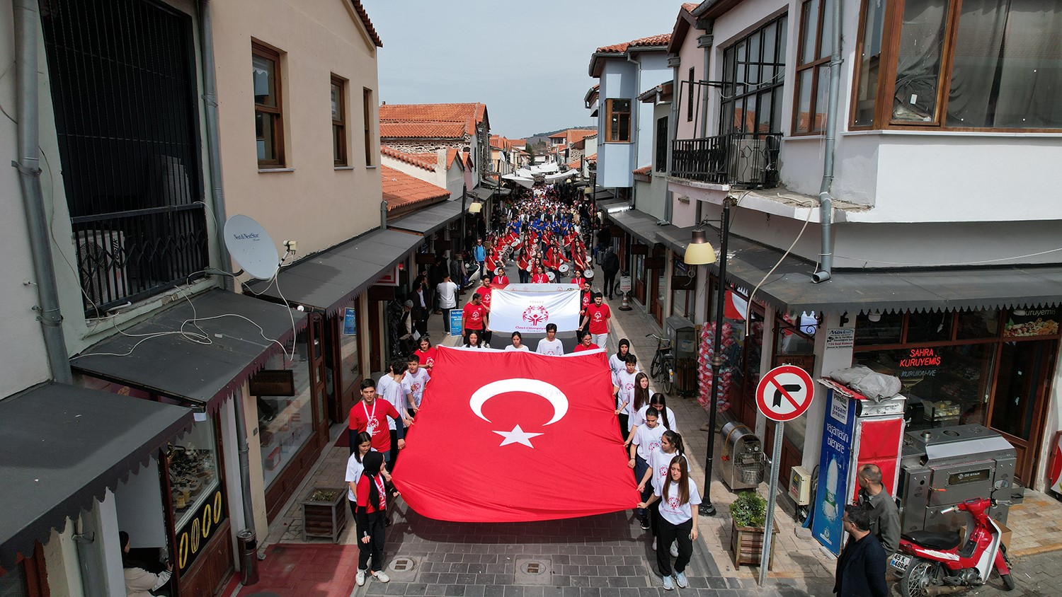 Ege Bölge Oyunları Kula’da coşkuyla başladı
Ege Bölge Oyunları Kula’da coşkuyla başladı