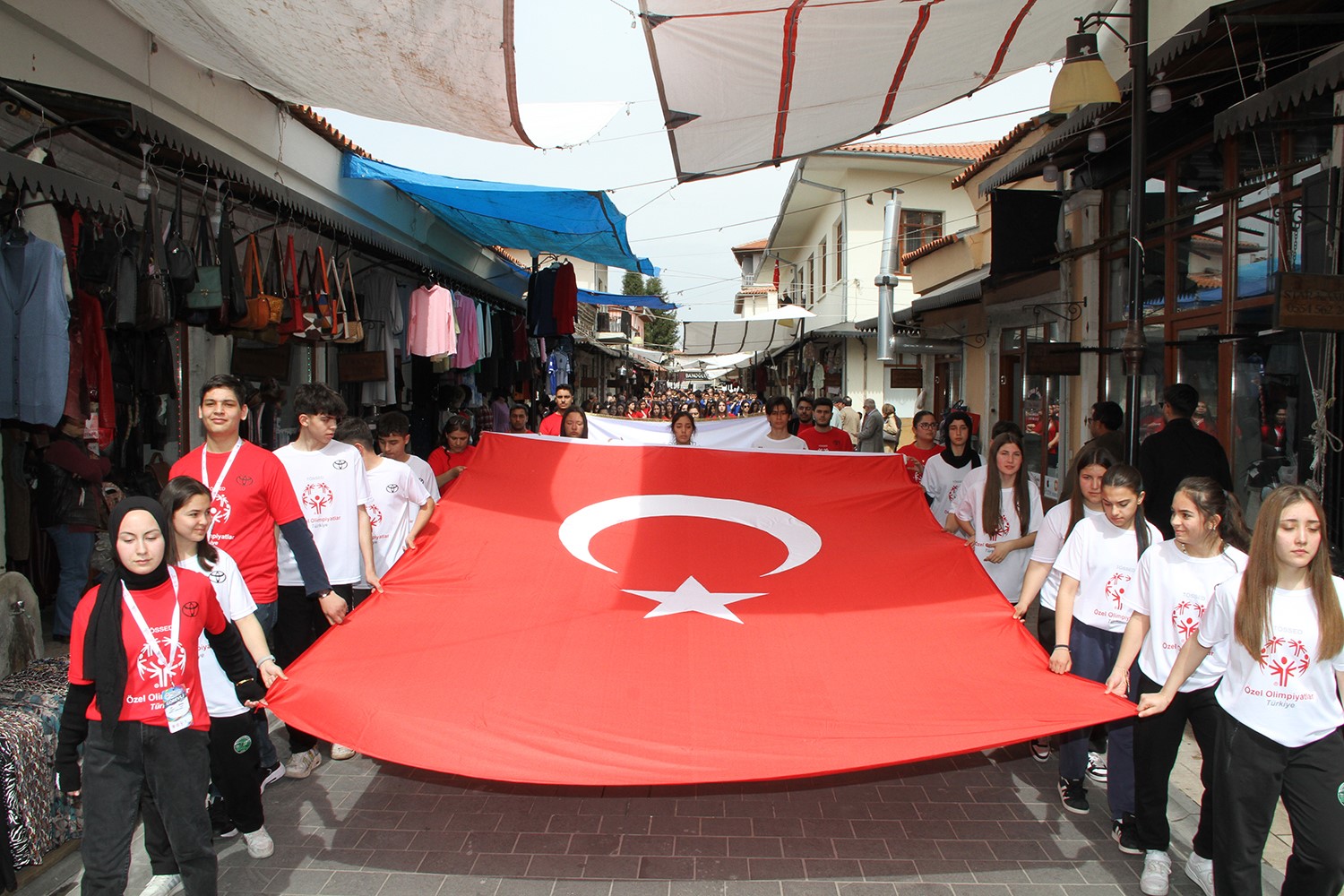 Ege Bölge Oyunları Kula’da coşkuyla başladı
Ege Bölge Oyunları Kula’da coşkuyla başladı