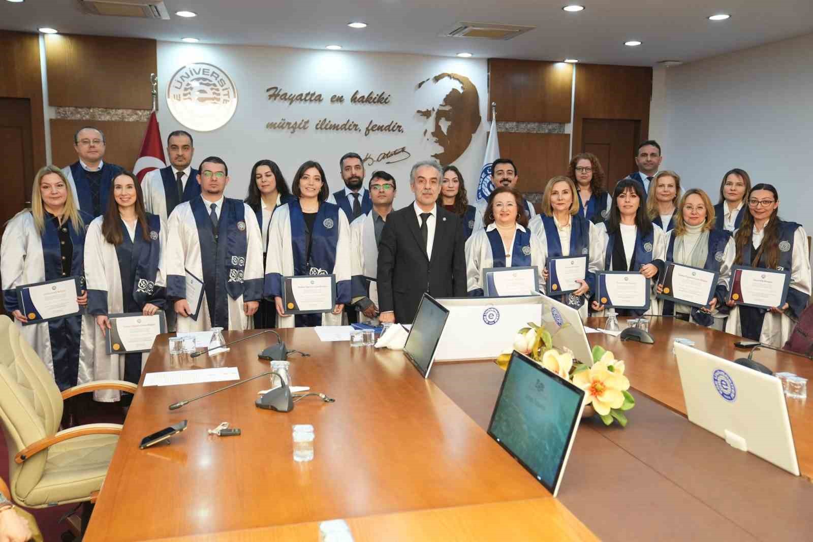 Ege Üniversitesinde akademik başarılar ödüllendirildi
Ege Üniversitesinde akademik başarılar ödüllendirildi