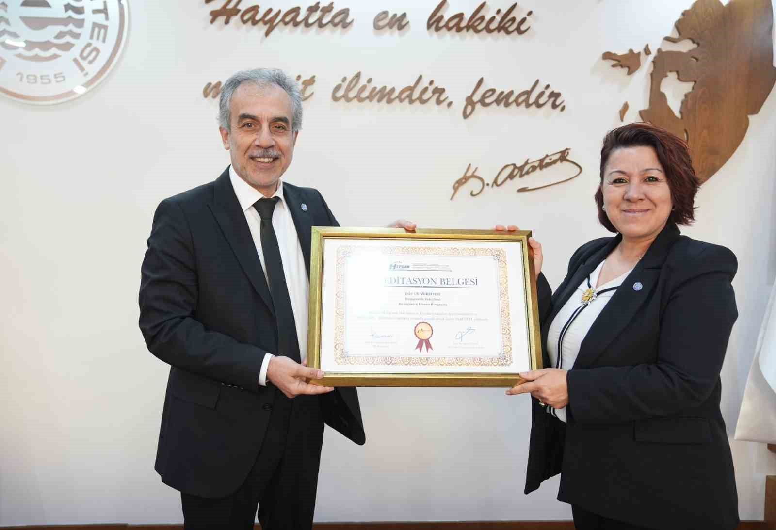 Ege Üniversitesinde akademik başarılar ödüllendirildi
Ege Üniversitesinde akademik başarılar ödüllendirildi