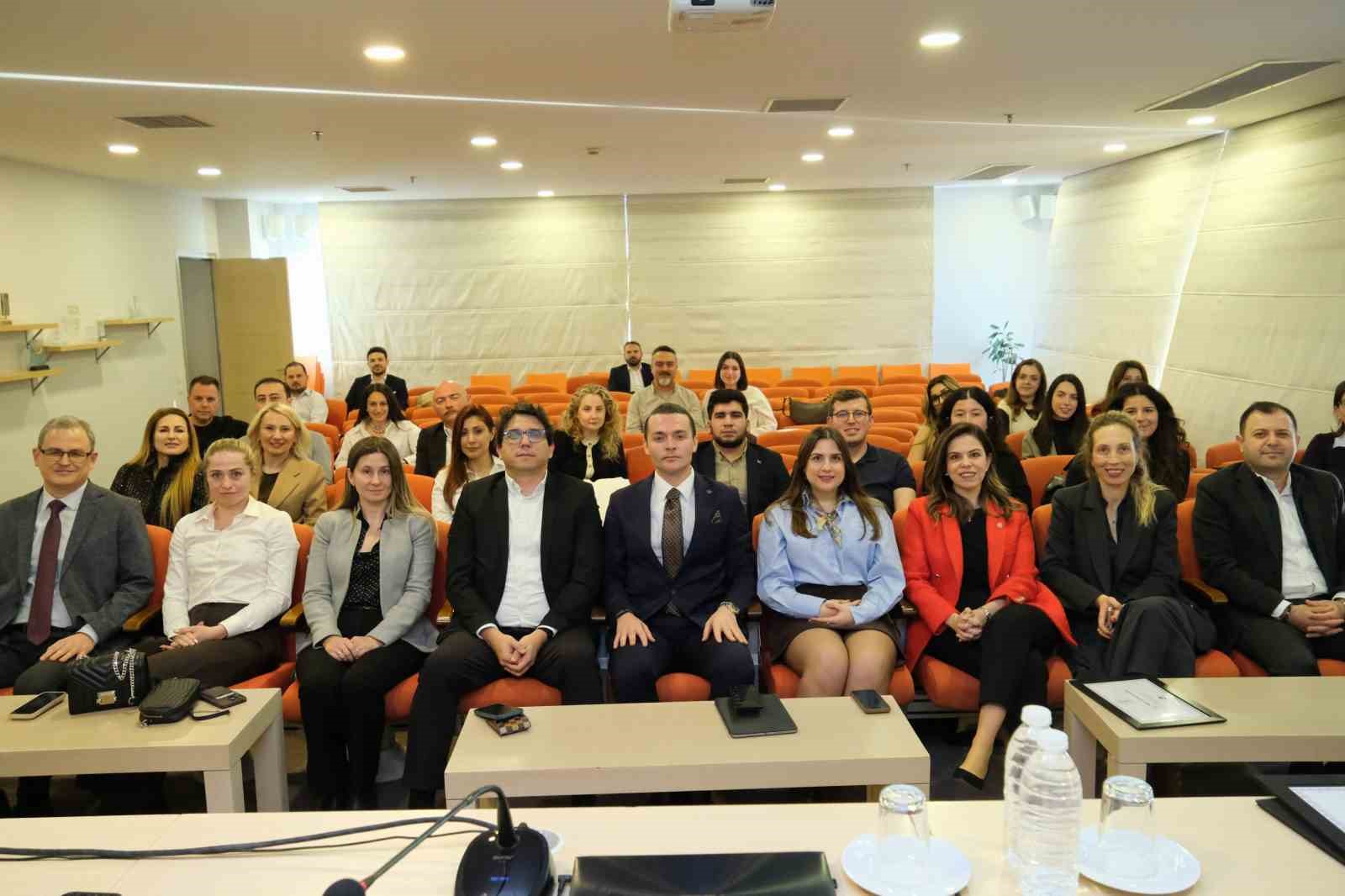 EGİAD üyelerine, ’Yönetimde eşitlik için kadın perspektifi’ konulu seminer
