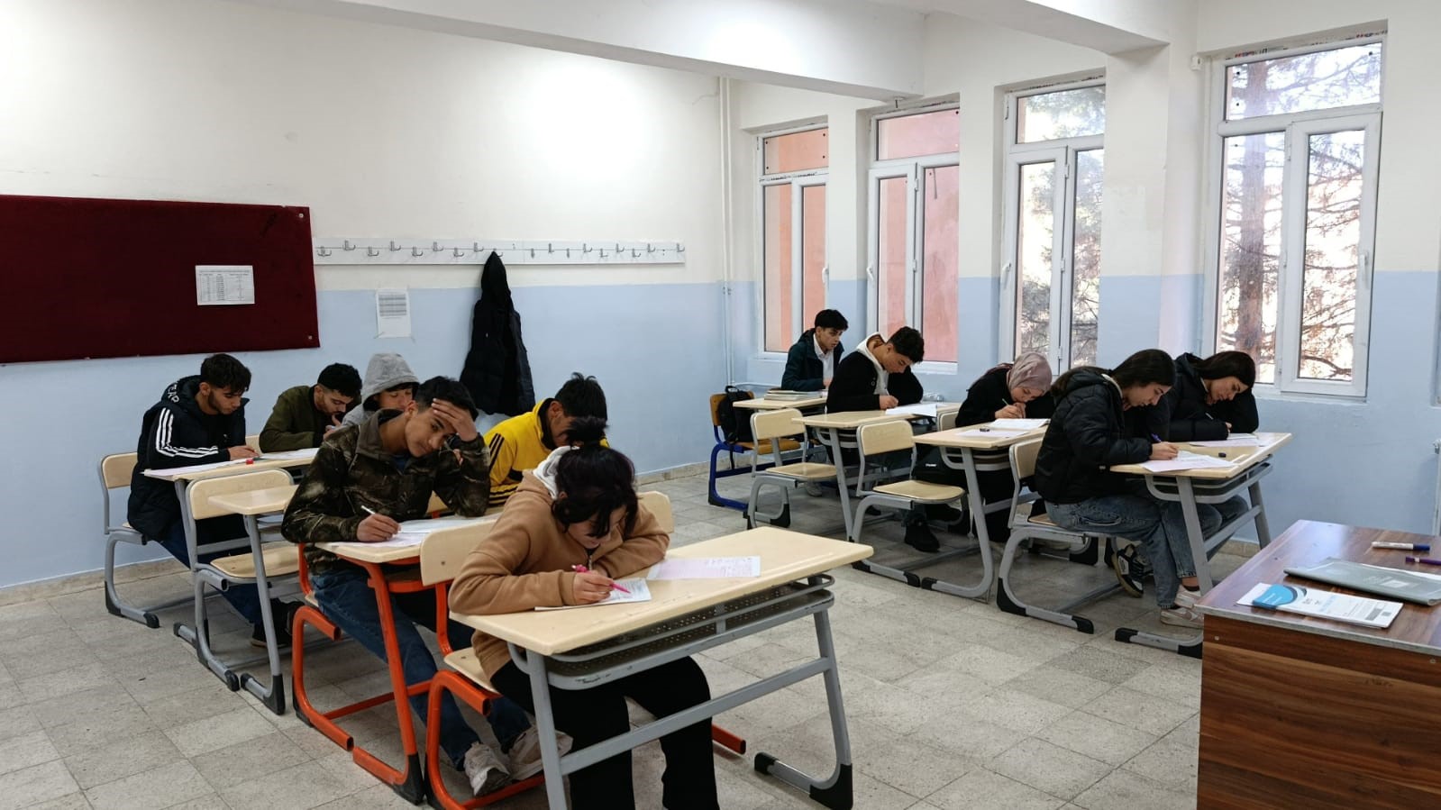 Eğil Belediyesinden 11 ve 12. sınıf öğrencilerine yönelik ödüllü deneme sınavı yapıldı
